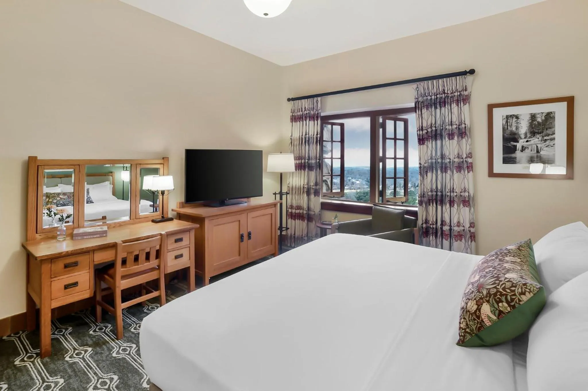 Photo of the whole room, Bed in The Omni Grove Park Inn & Spa - Asheville