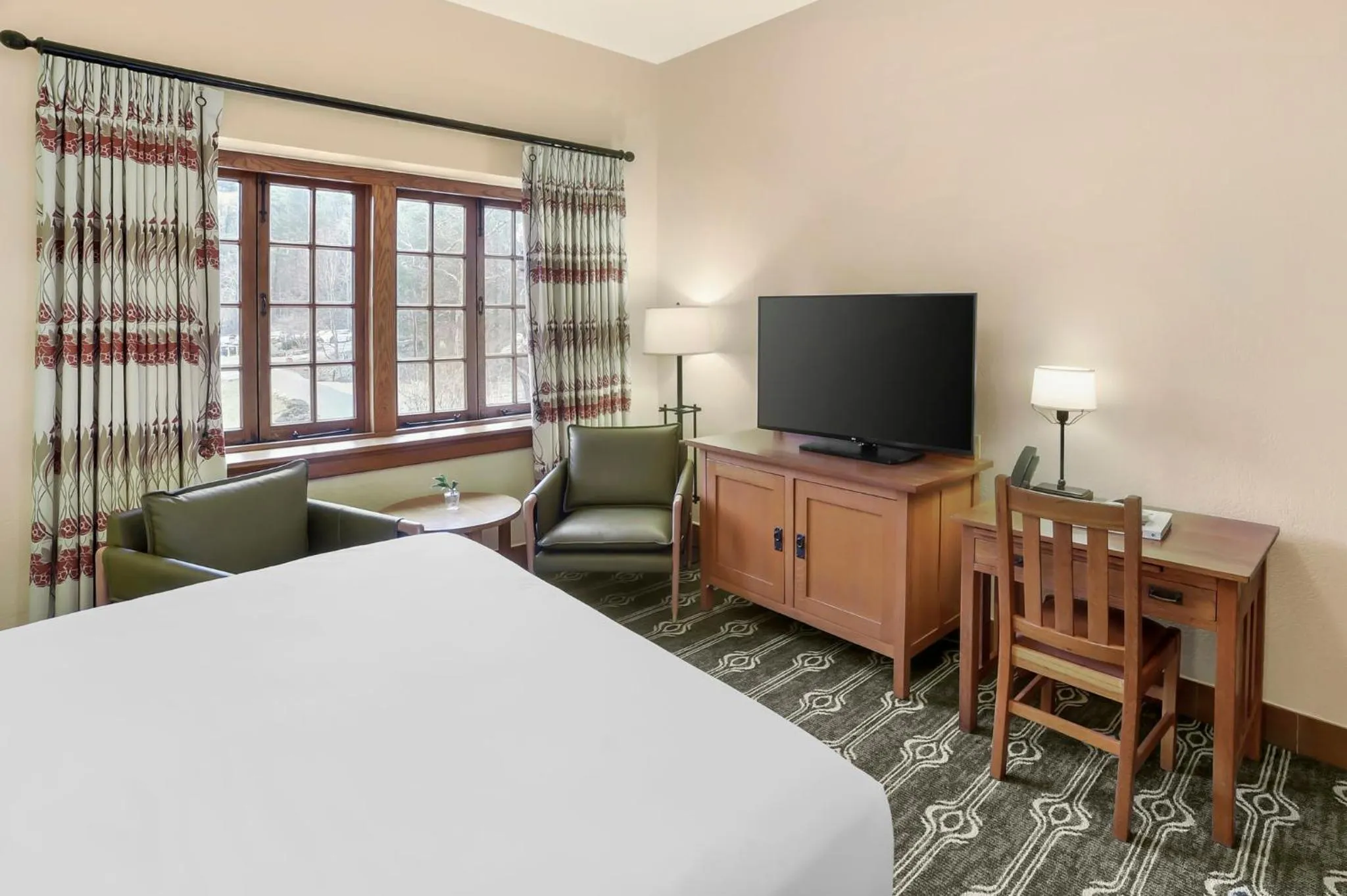 Photo of the whole room, Bed in The Omni Grove Park Inn & Spa - Asheville