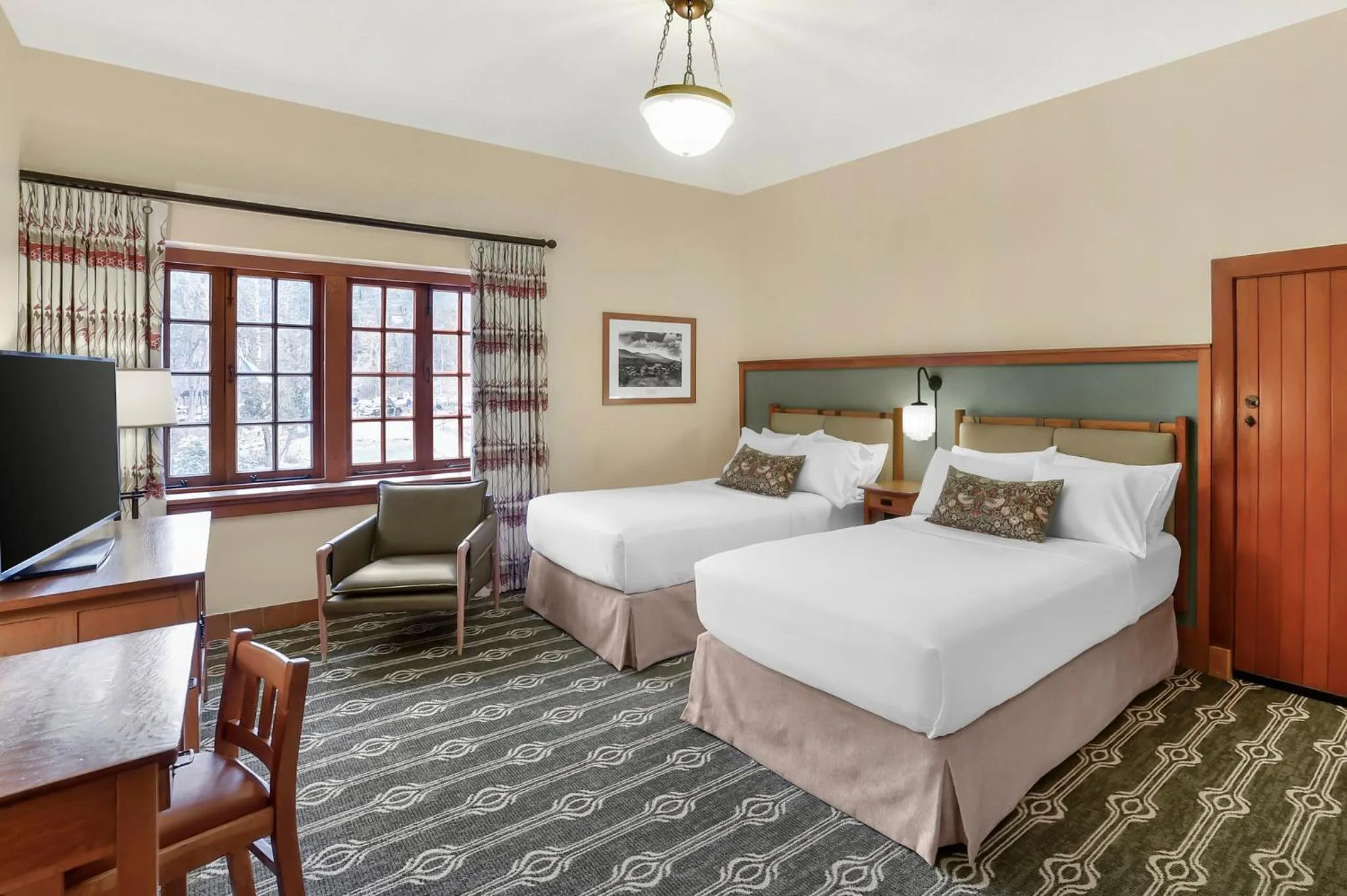 Photo of the whole room, Bed in The Omni Grove Park Inn & Spa - Asheville