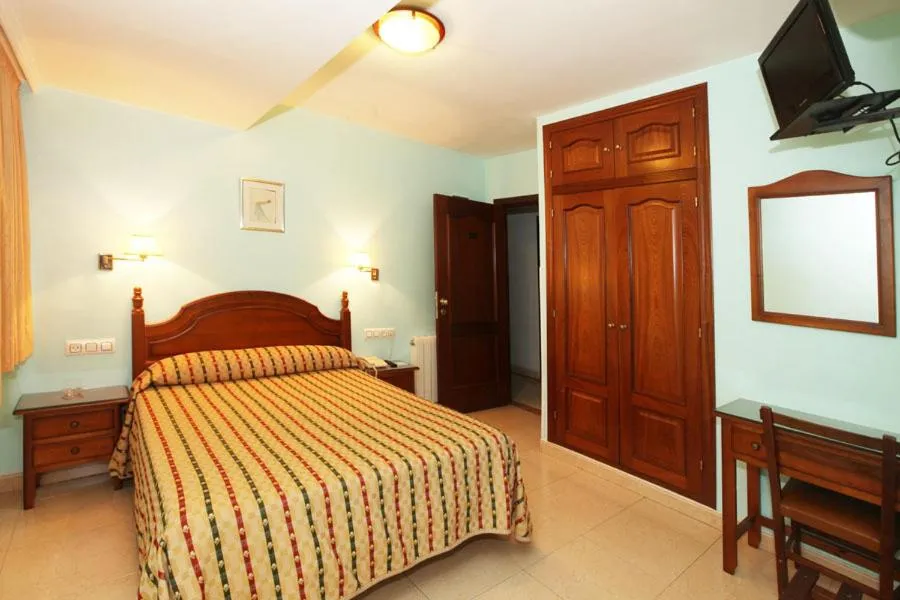 Photo of the whole room, Bed in El Cisne Verde