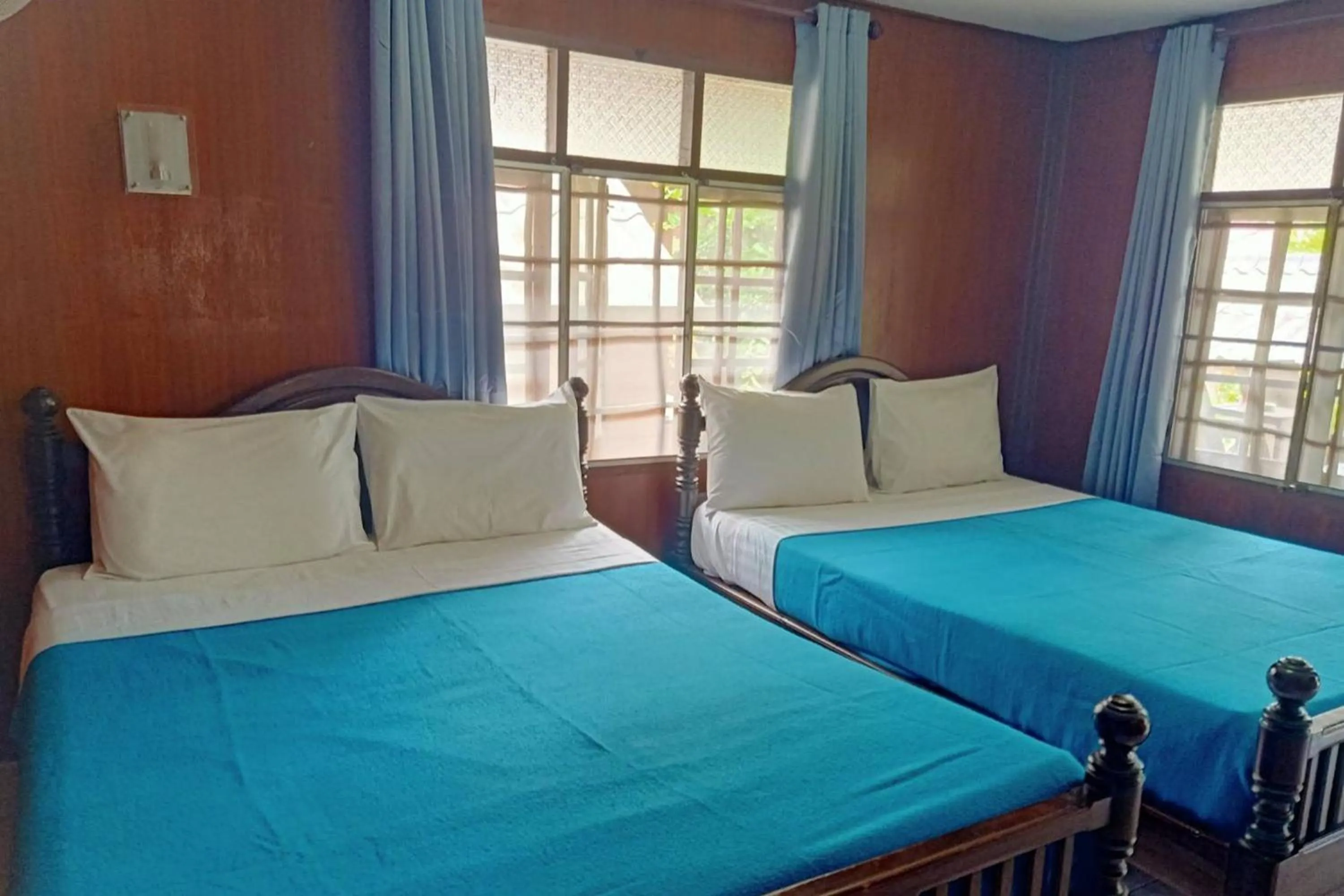 Bedroom, Bed in Palm Point Village