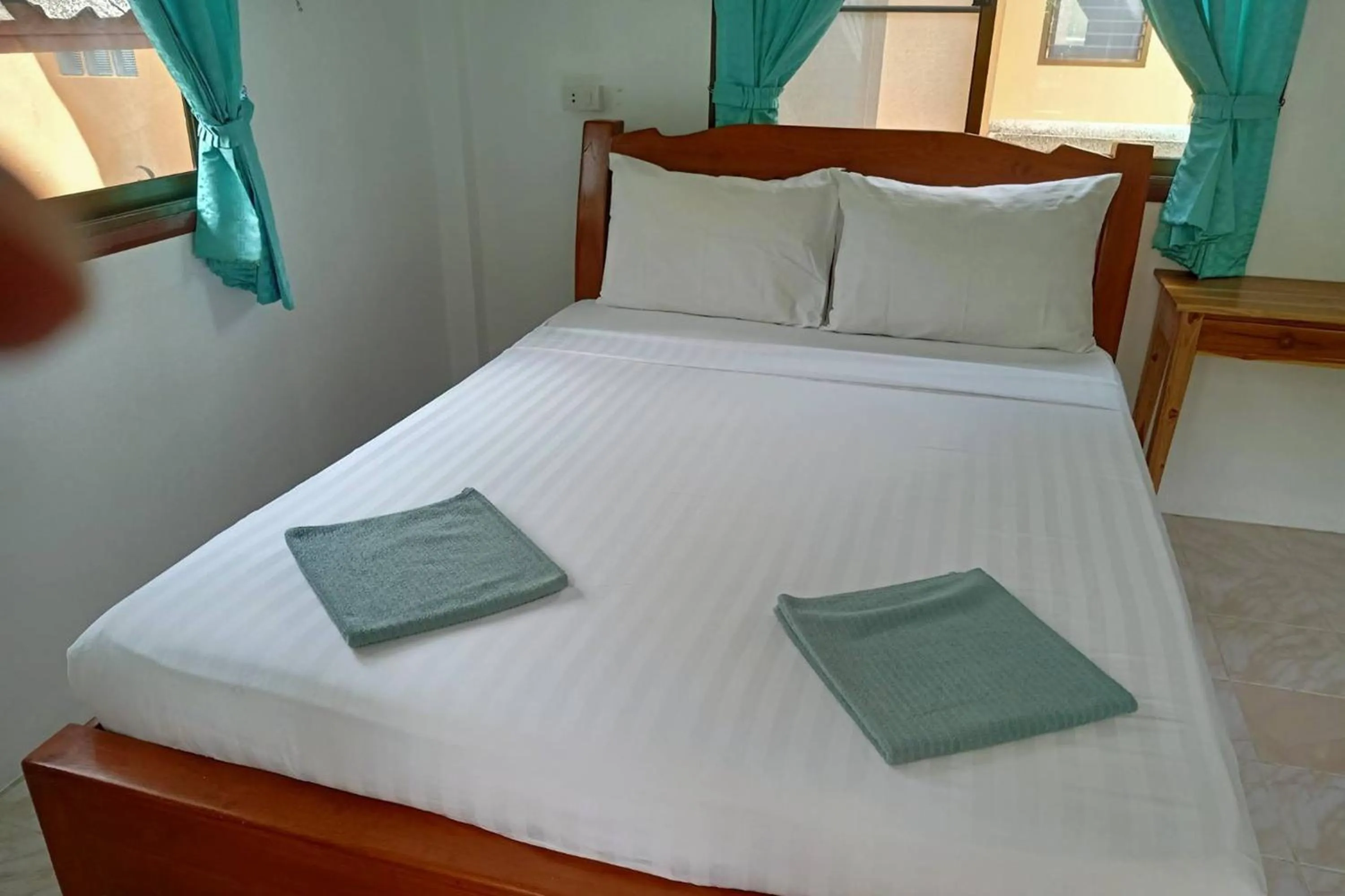 Bedroom, Bed in Palm Point Village