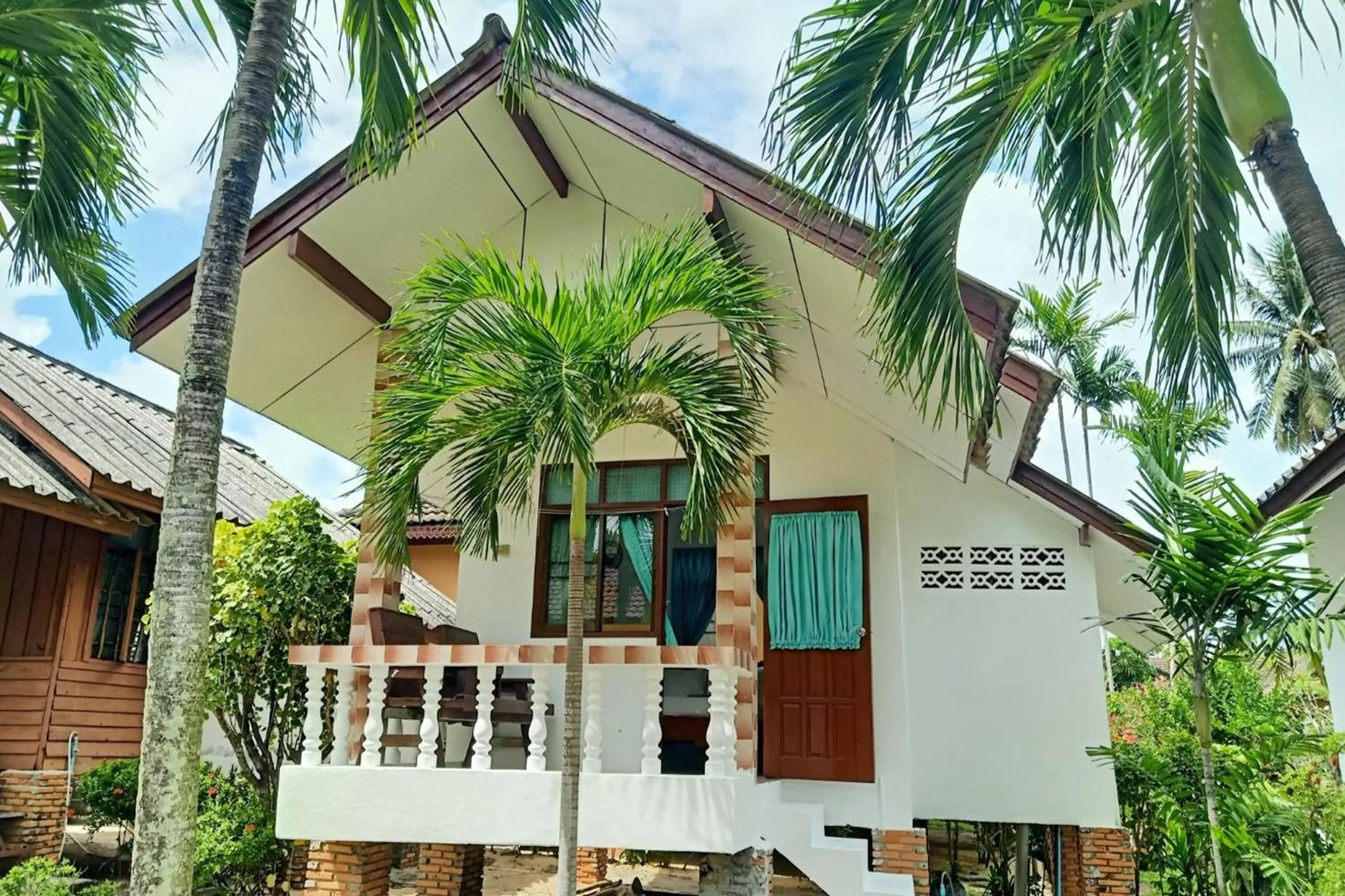 Property building in Palm Point Village