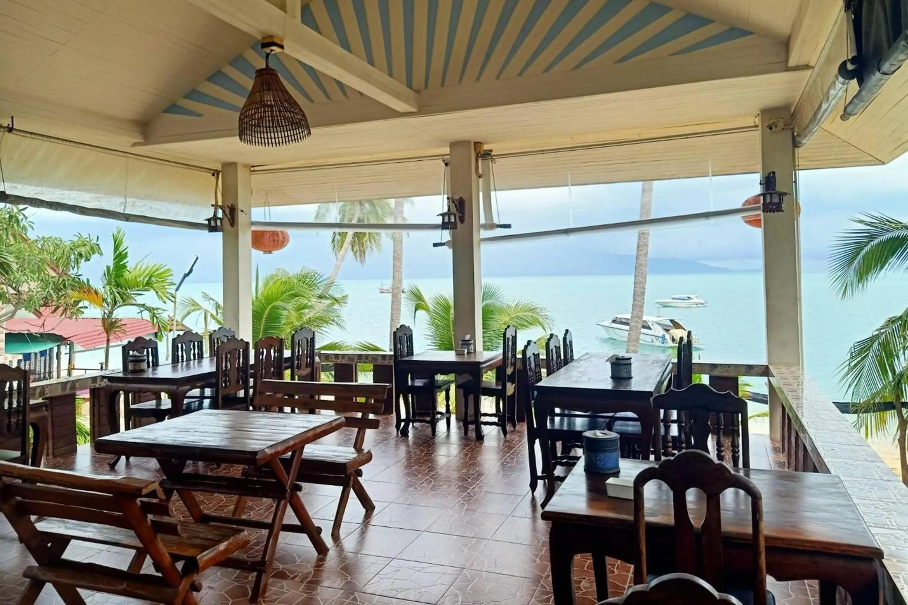 Restaurant/places to eat in Palm Point Village