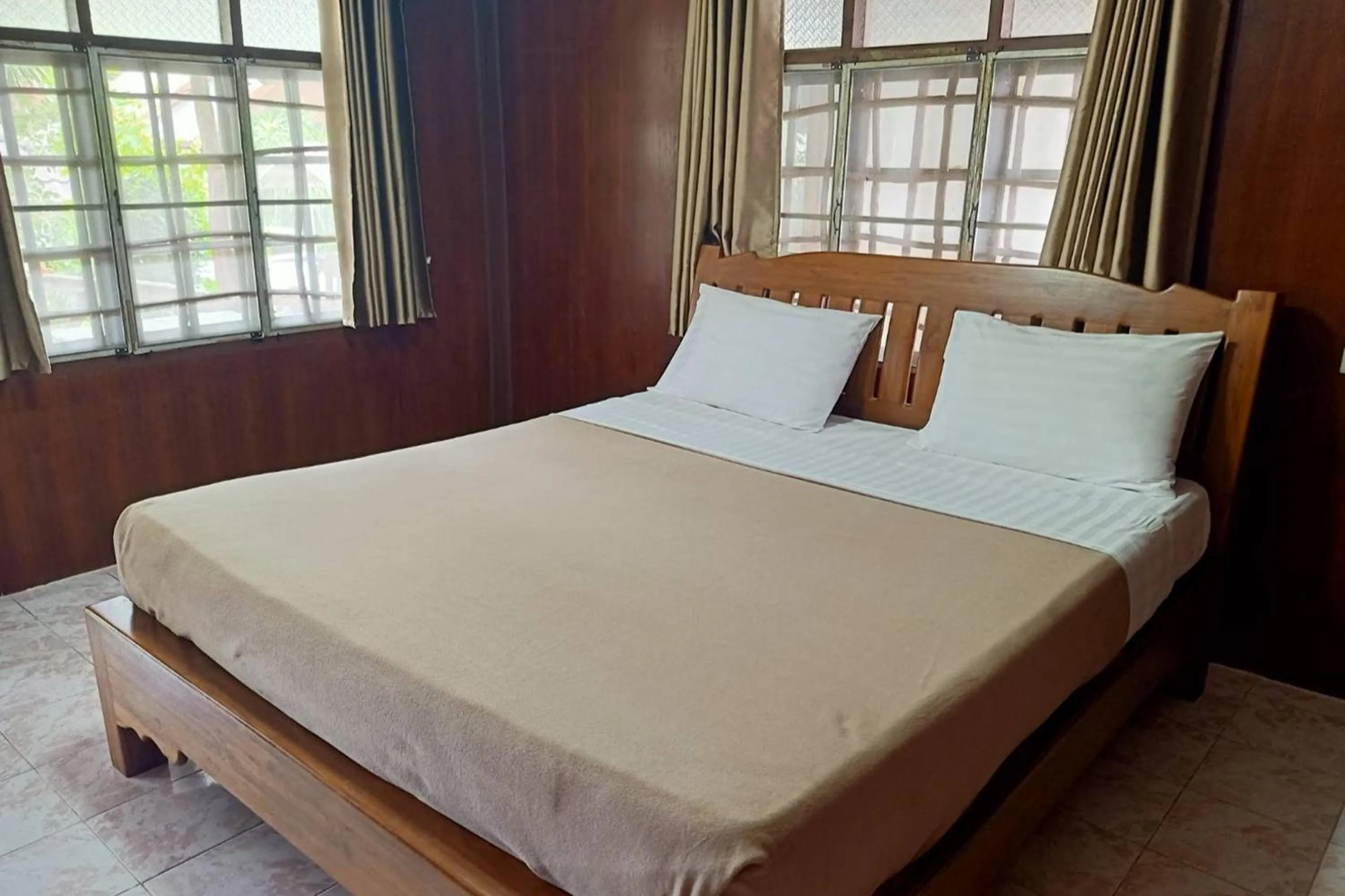 Bedroom, Bed in Palm Point Village