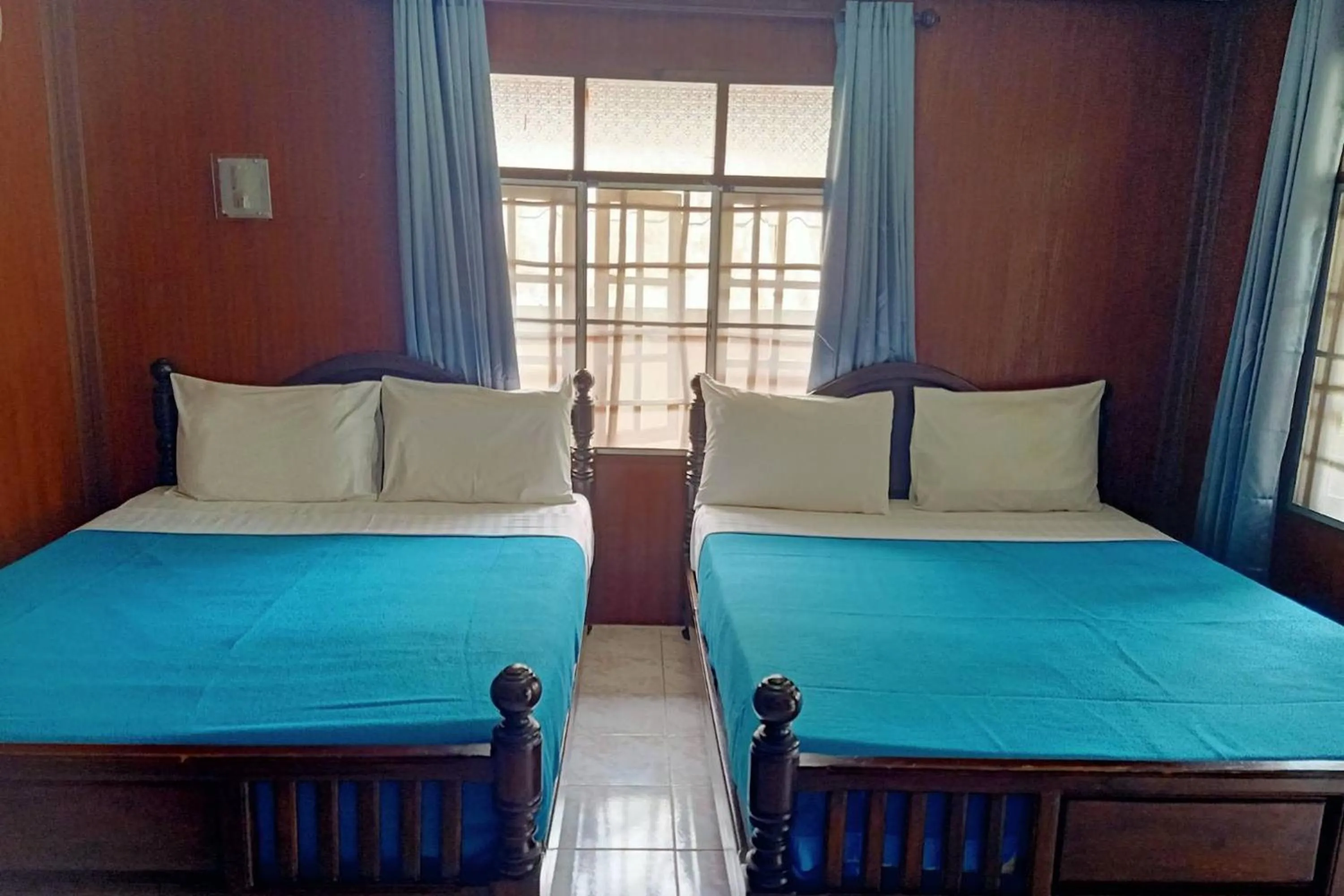 Bedroom, Bed in Palm Point Village