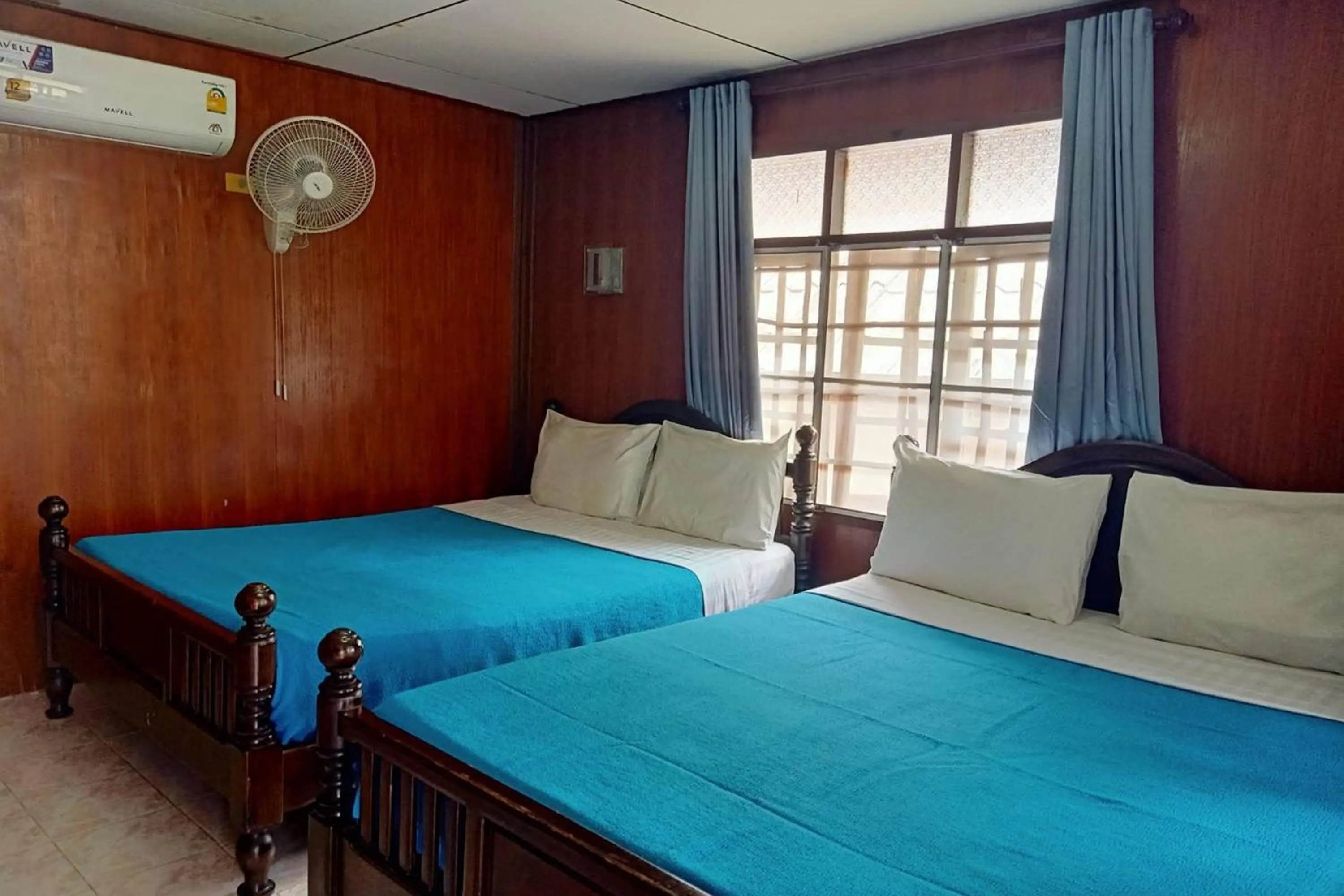 Bedroom, Bed in Palm Point Village