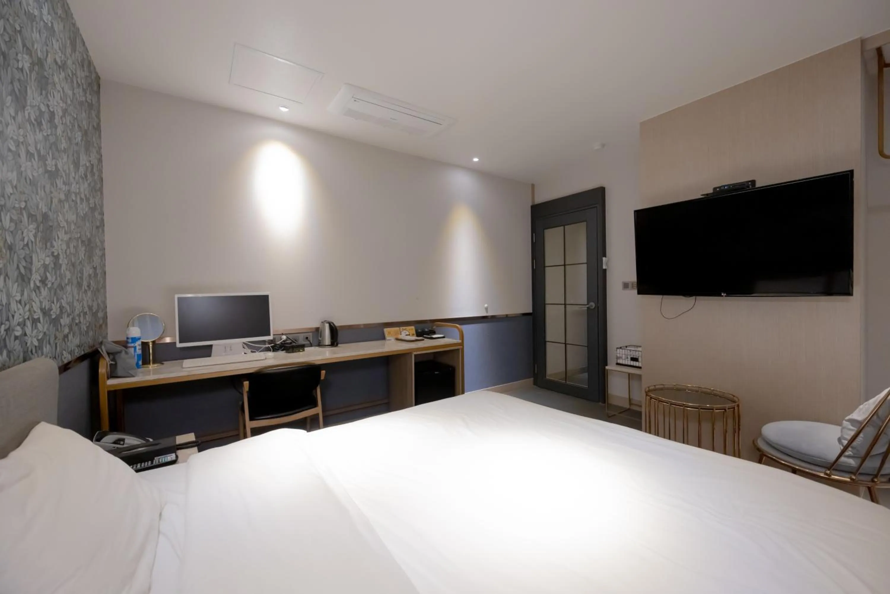 TV and multimedia, Bed in Hound Hotel Seomyeon-Beomcheon