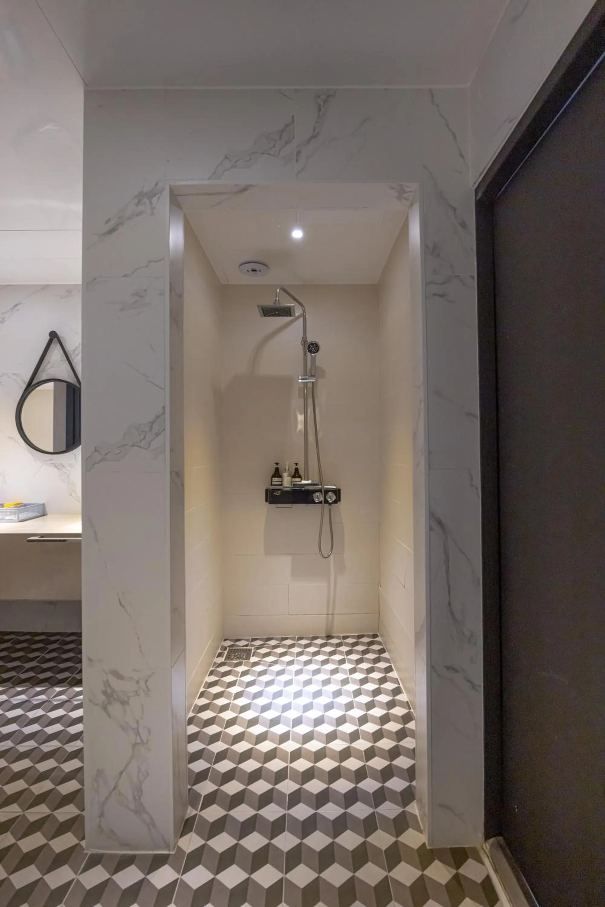 Shower in Hound Hotel Seomyeon-Beomcheon