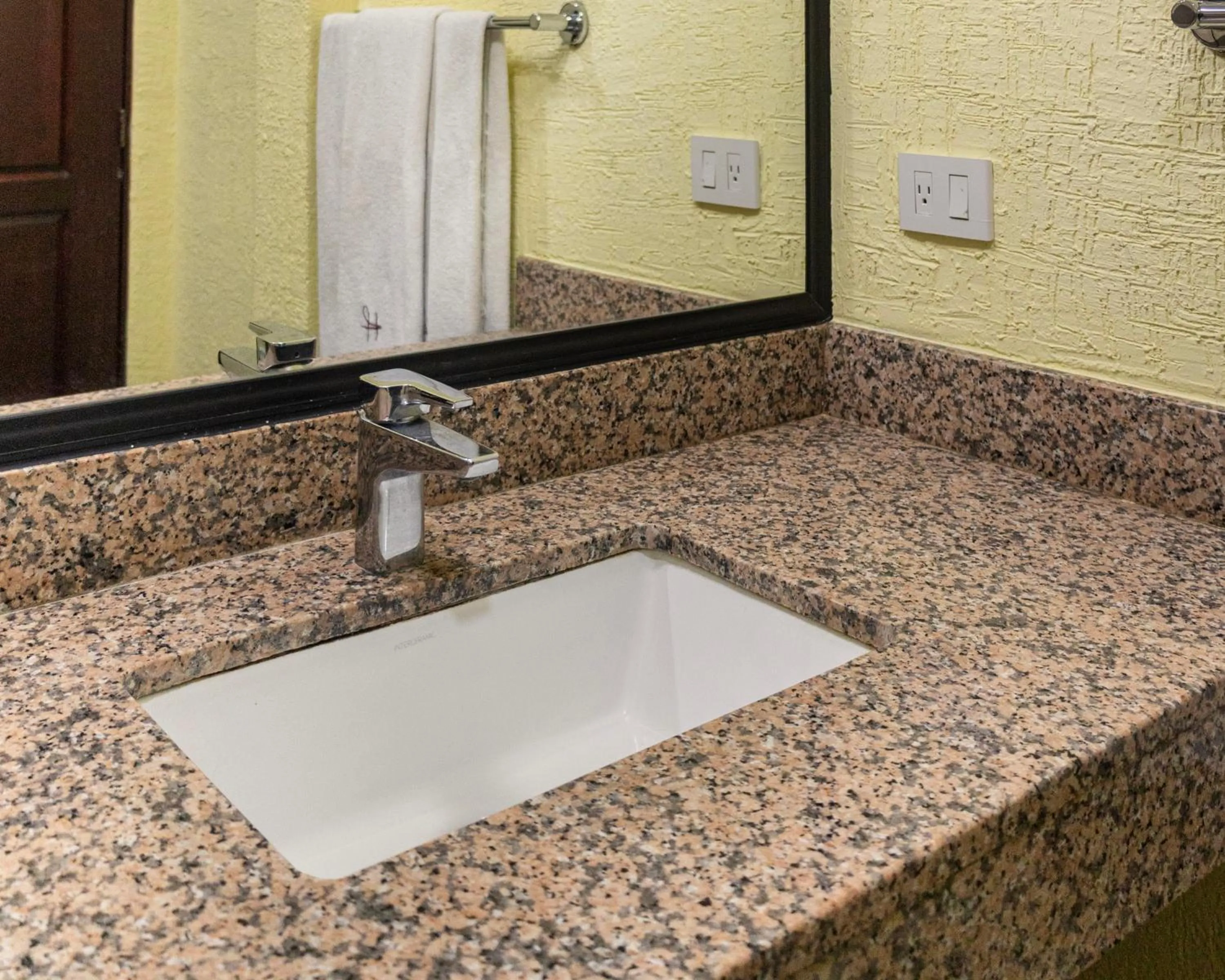 Bathroom in Hotel Fenix