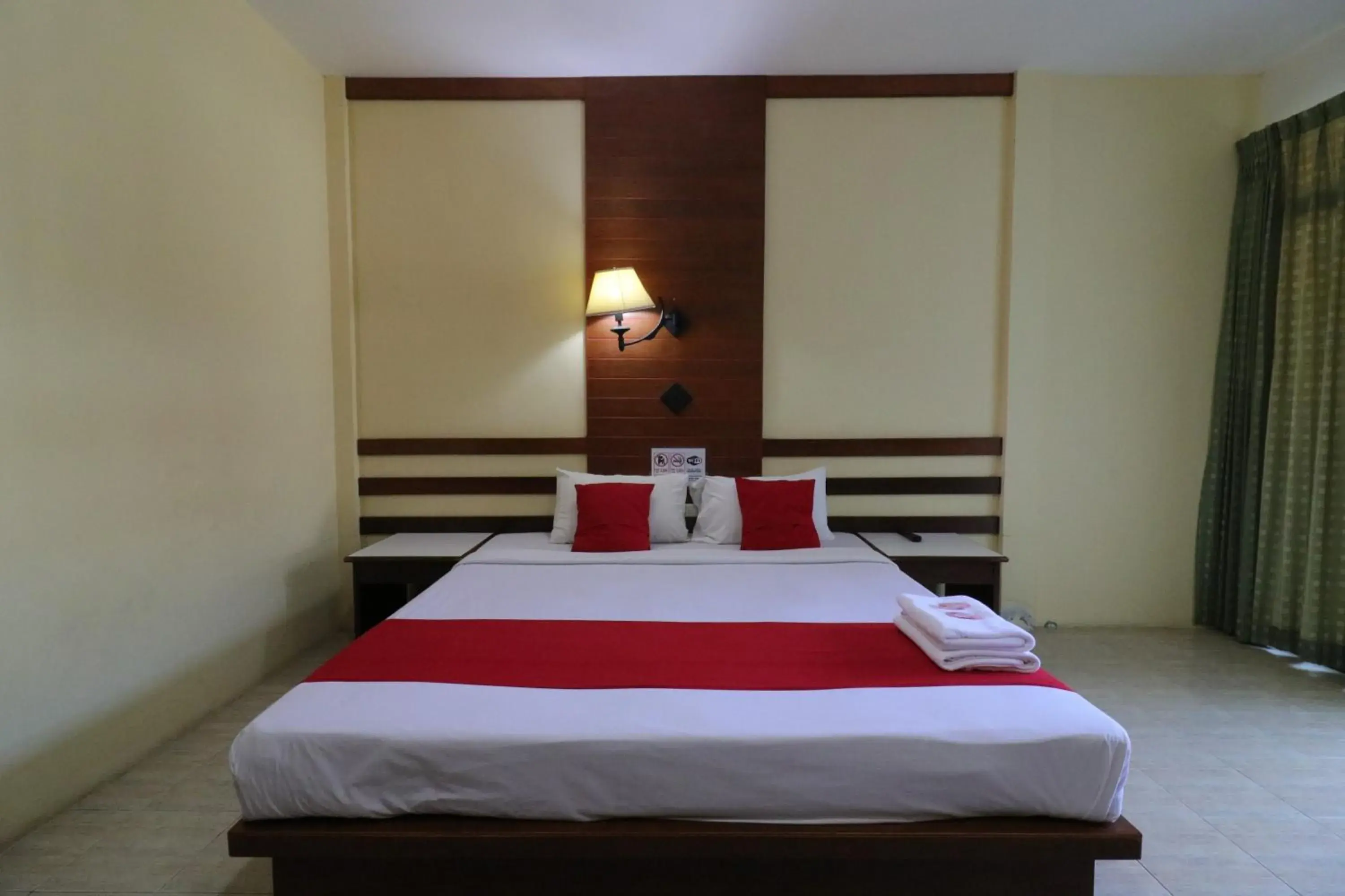 Deluxe Double Room in Baan Nat The Village Deluxe Double Room in Baan Nat The Village