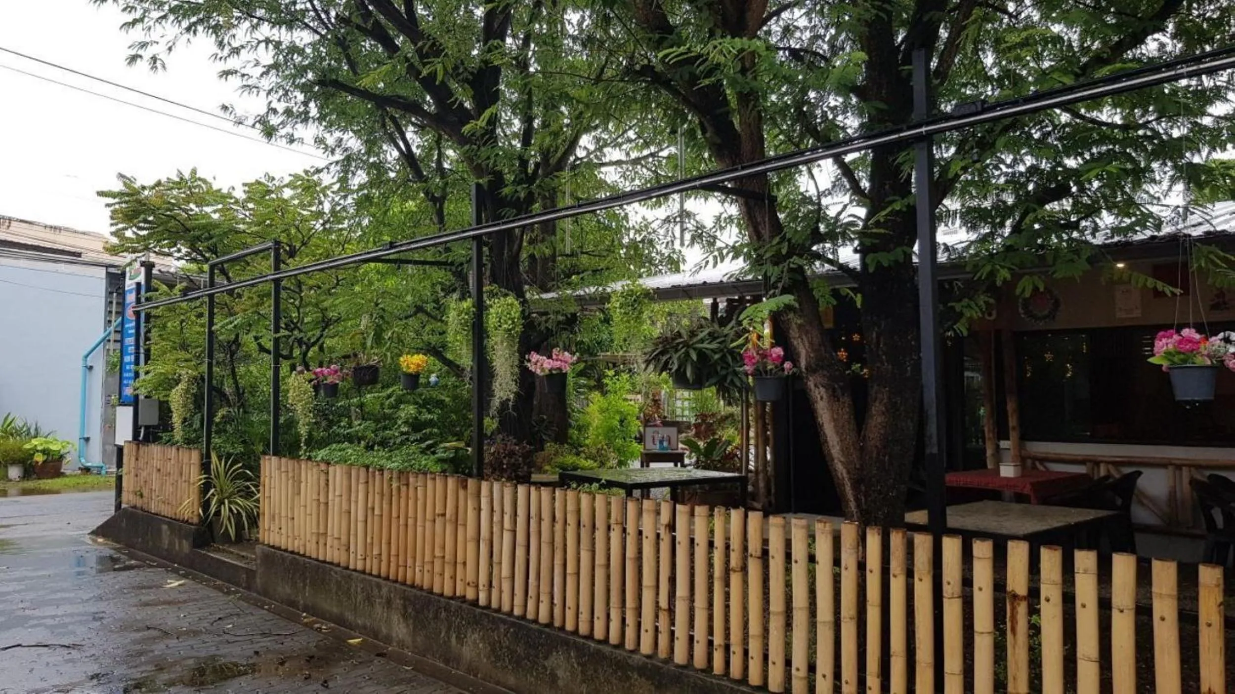 Facade/entrance in Baan Nat The Village