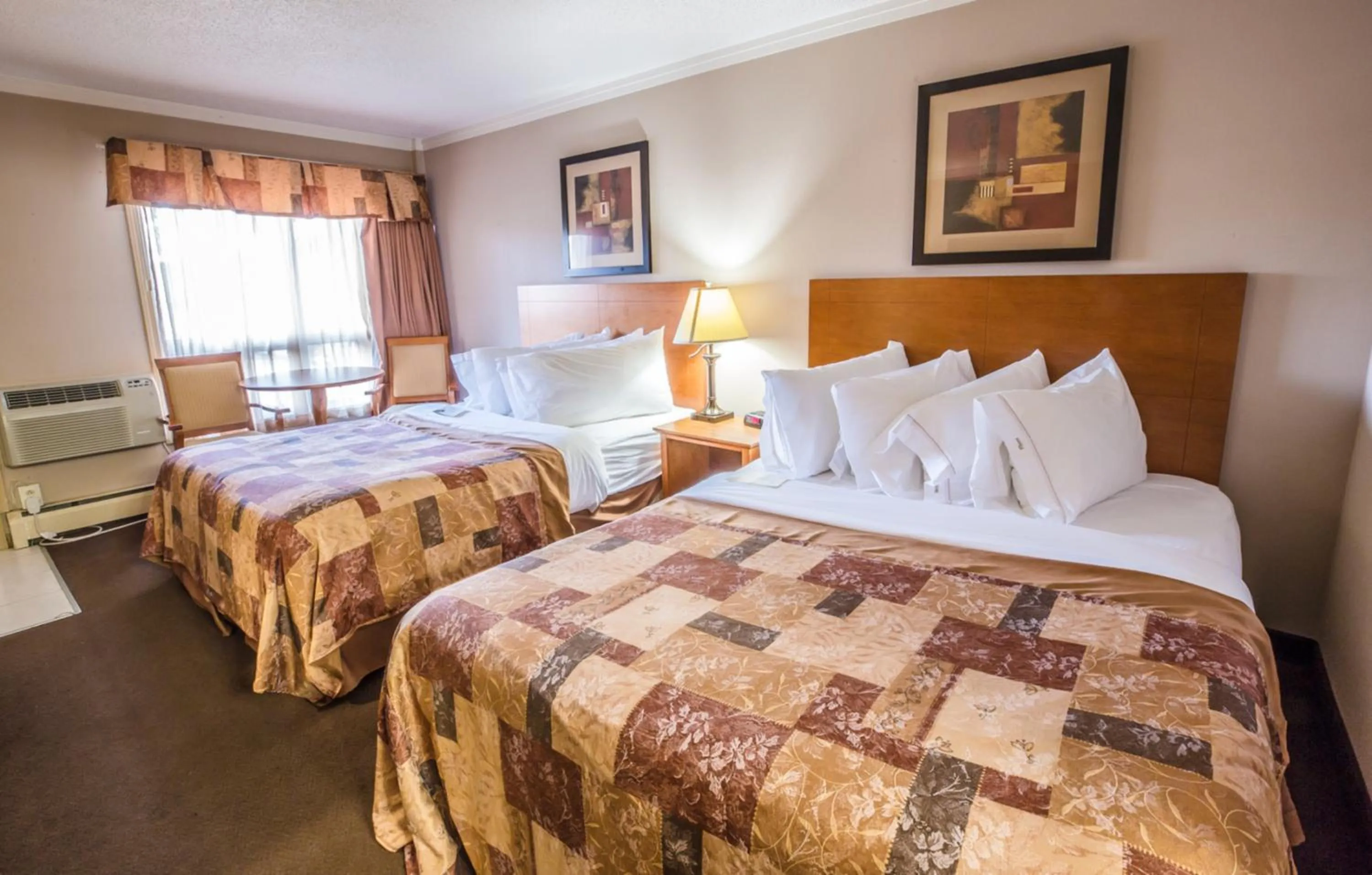 Bedroom, Bed in Canalta Stettler