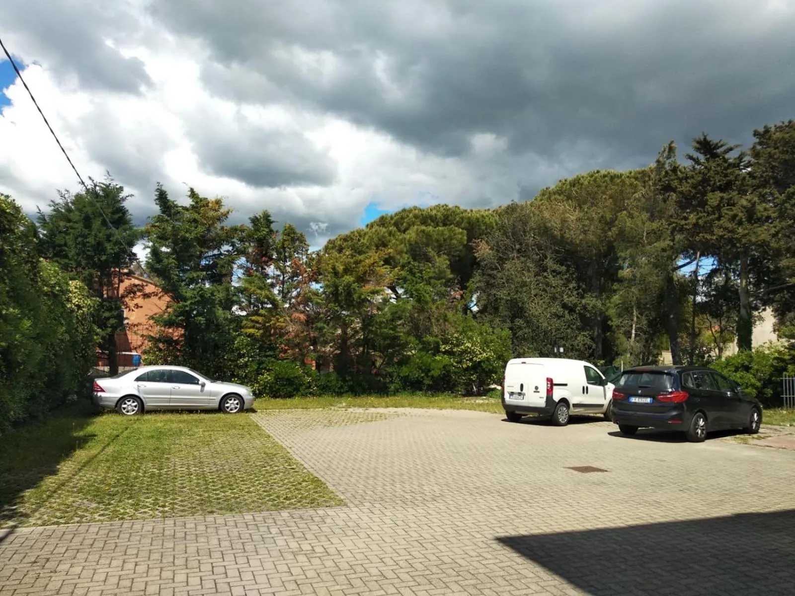 Parking in Acquaviva Experience B&B