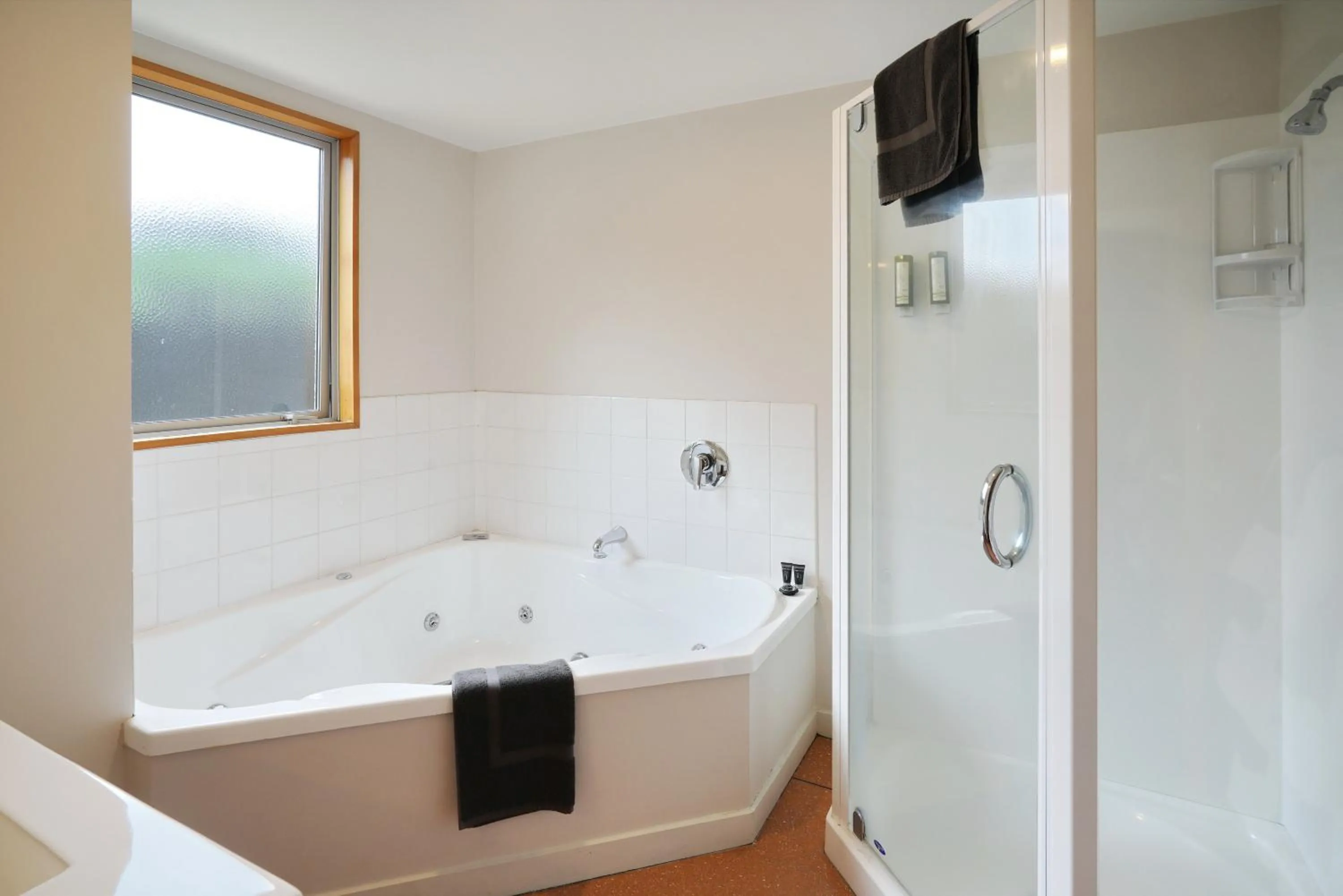 Bathroom in 306 Motel Apartments