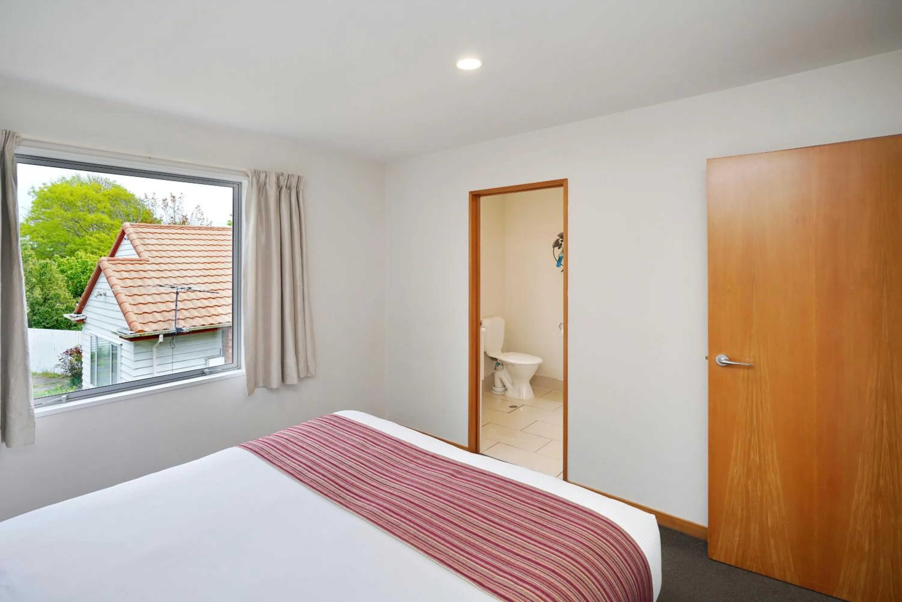 Bed in 306 Motel Apartments