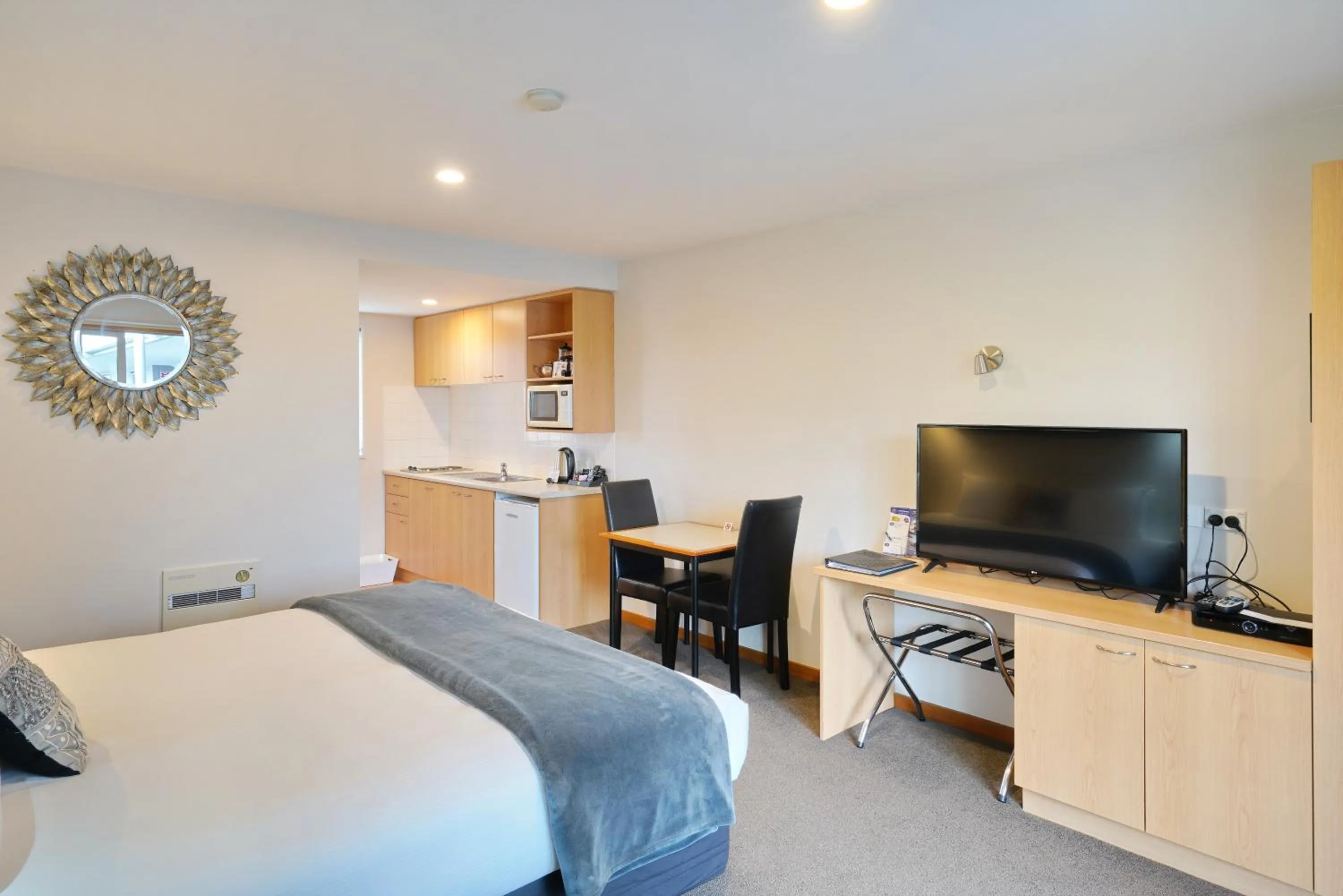 Bed in 306 Motel Apartments