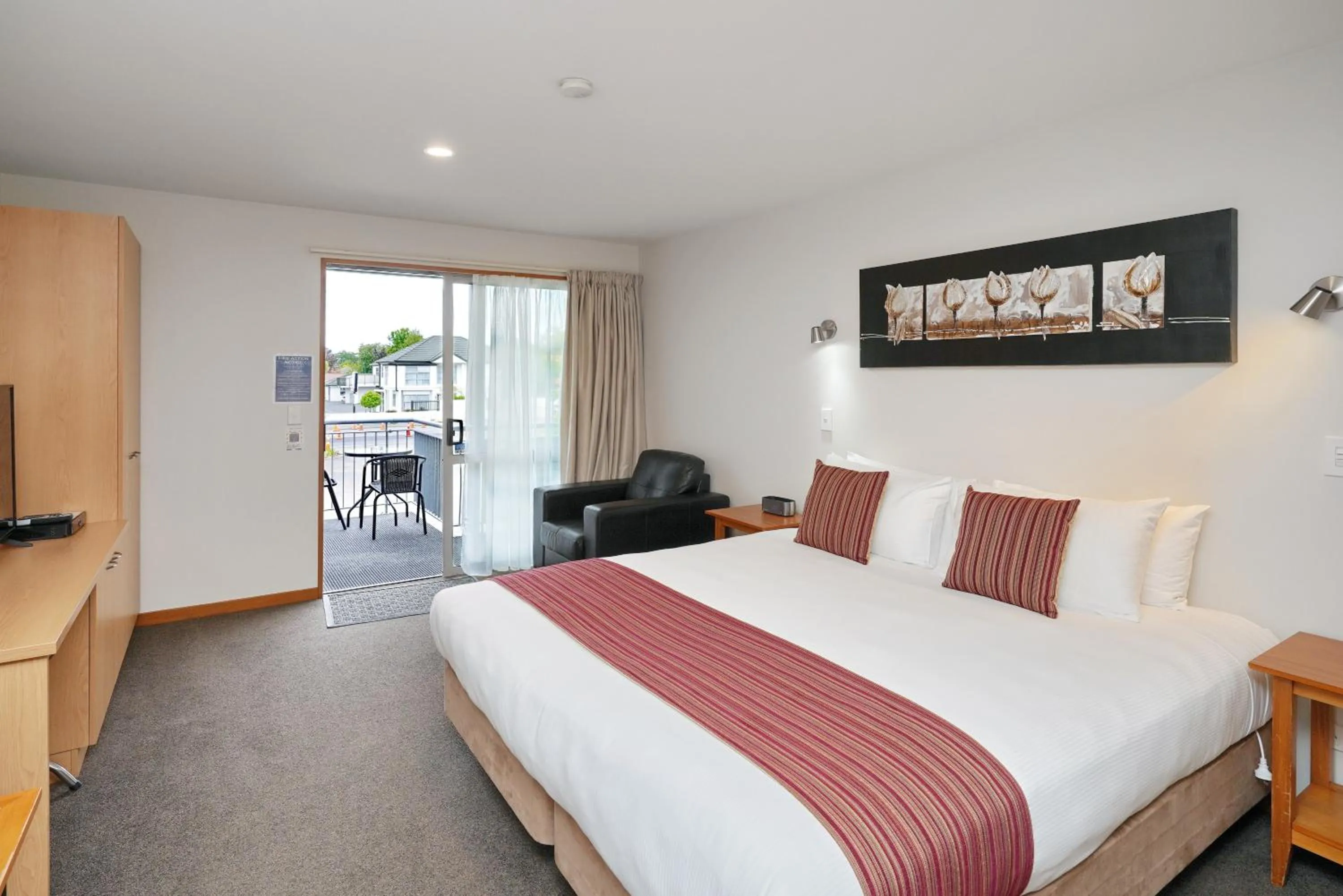 Bed in 306 Motel Apartments