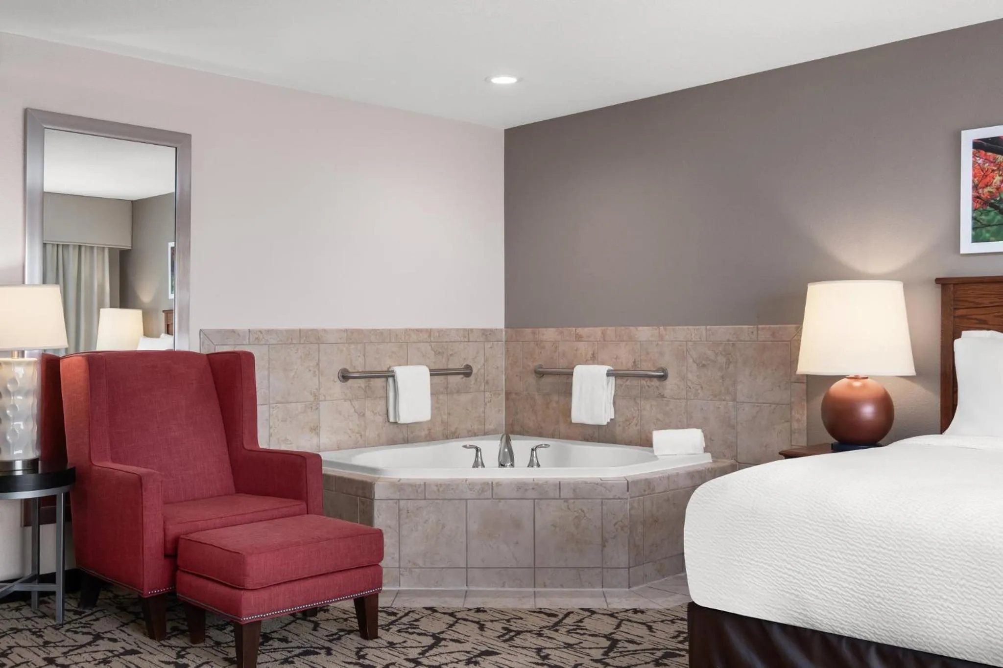 Bedroom, Bed in Holiday Inn Stevens Point - Convention Center by IHG