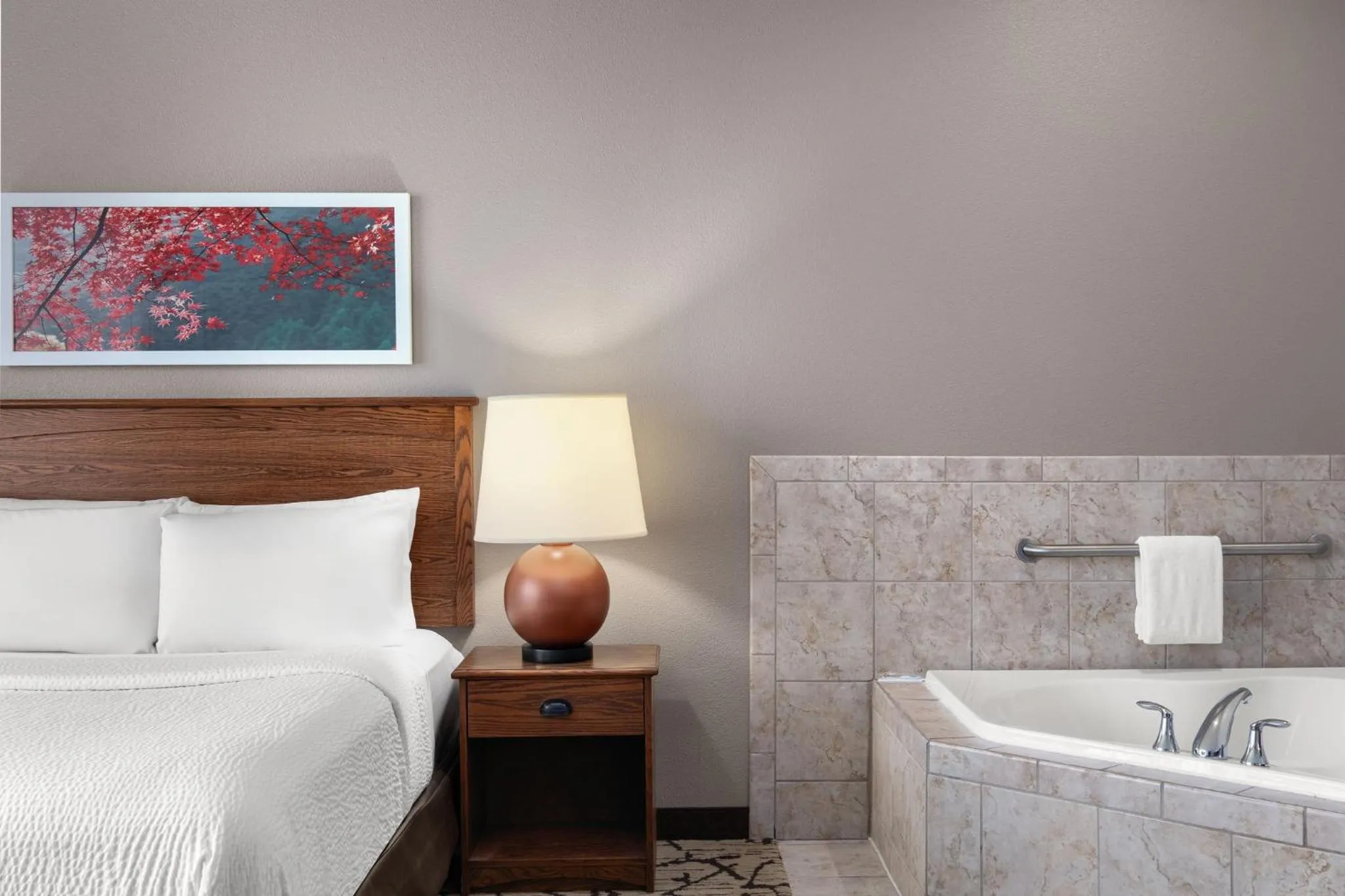 Bedroom, Bed in Holiday Inn Stevens Point - Convention Center by IHG