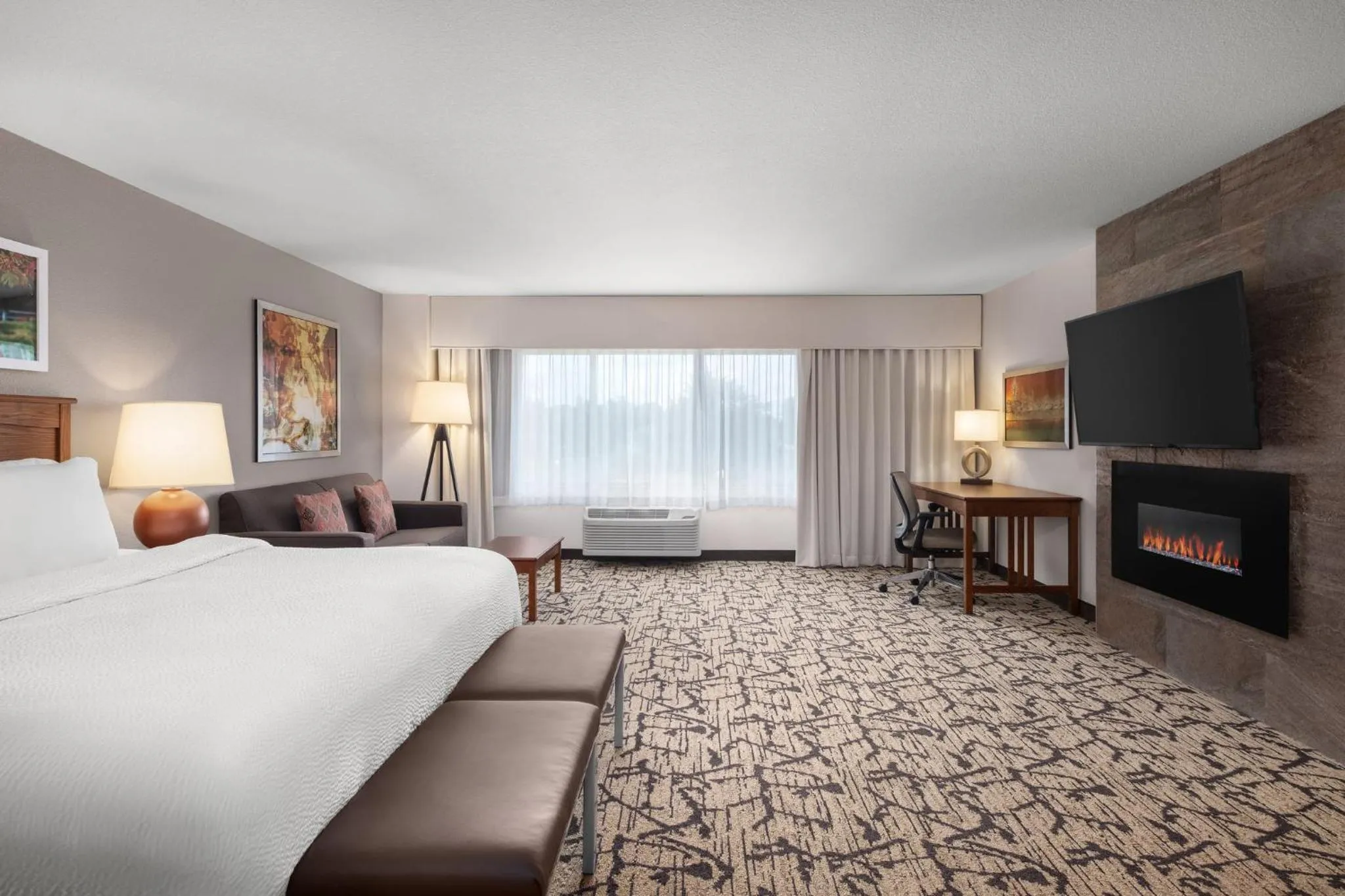 Bedroom, Bed in Holiday Inn Stevens Point - Convention Center by IHG