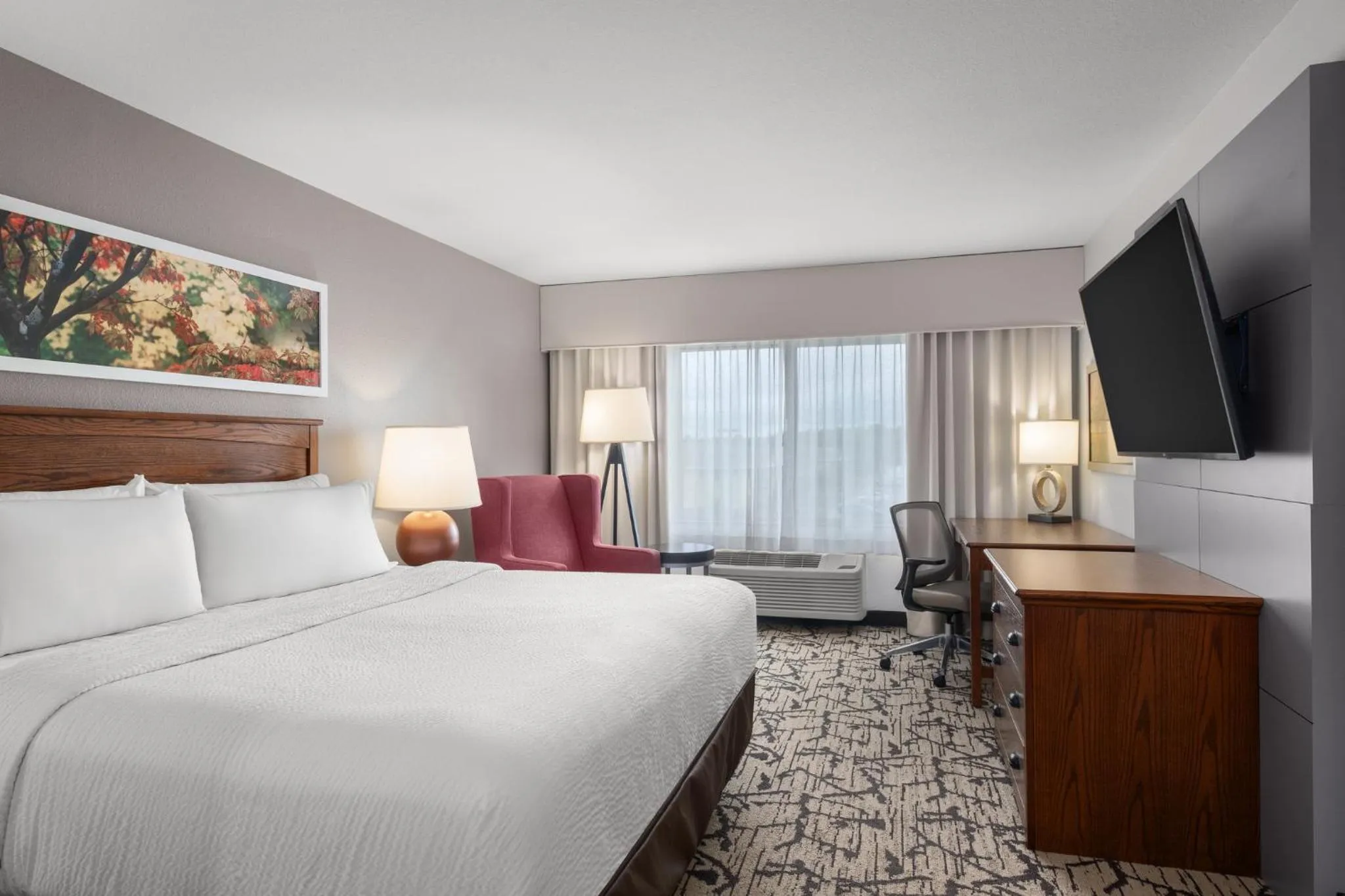 Bedroom, Bed in Holiday Inn Stevens Point - Convention Center by IHG