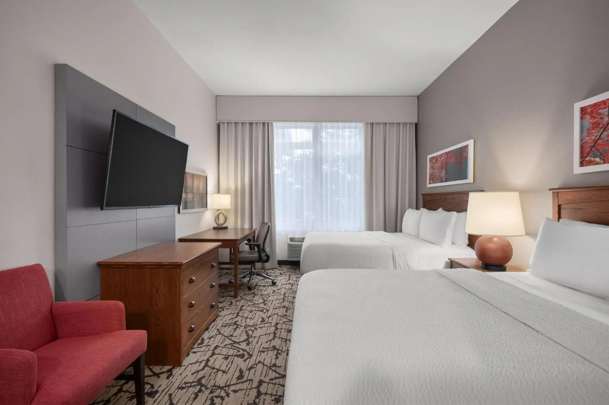 Standard Queen Room with Two Queen Beds in Holiday Inn Stevens Point - Convention Center by IHG Standard Queen Room with Two Queen Beds in Holiday Inn Stevens Point - Convention Center by IHG