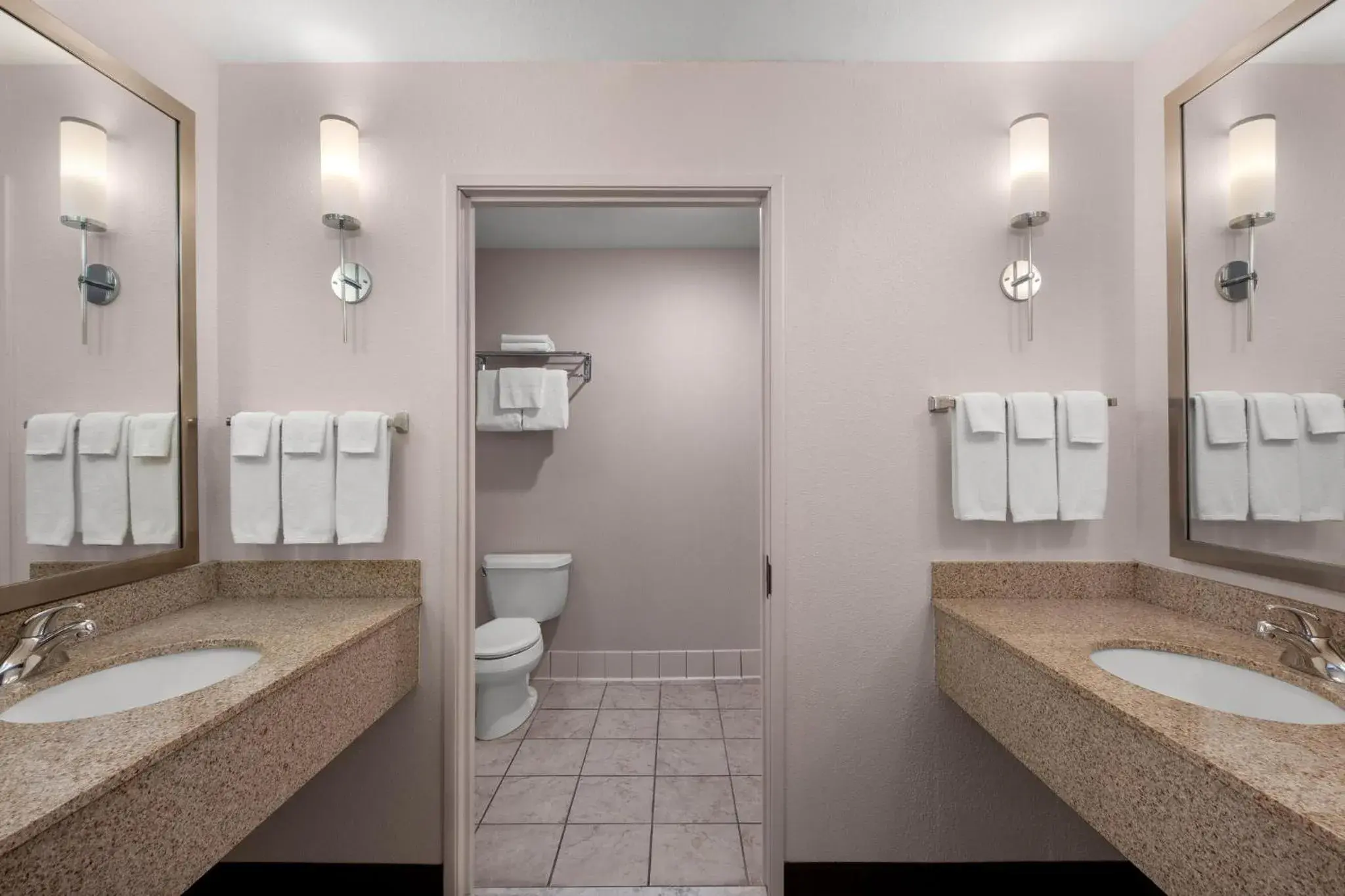 One-Bedroom King Suite with Sofa Bed in Holiday Inn Stevens Point - Convention Center by IHG One-Bedroom King Suite with Sofa Bed in Holiday Inn Stevens Point - Convention Center by IHG