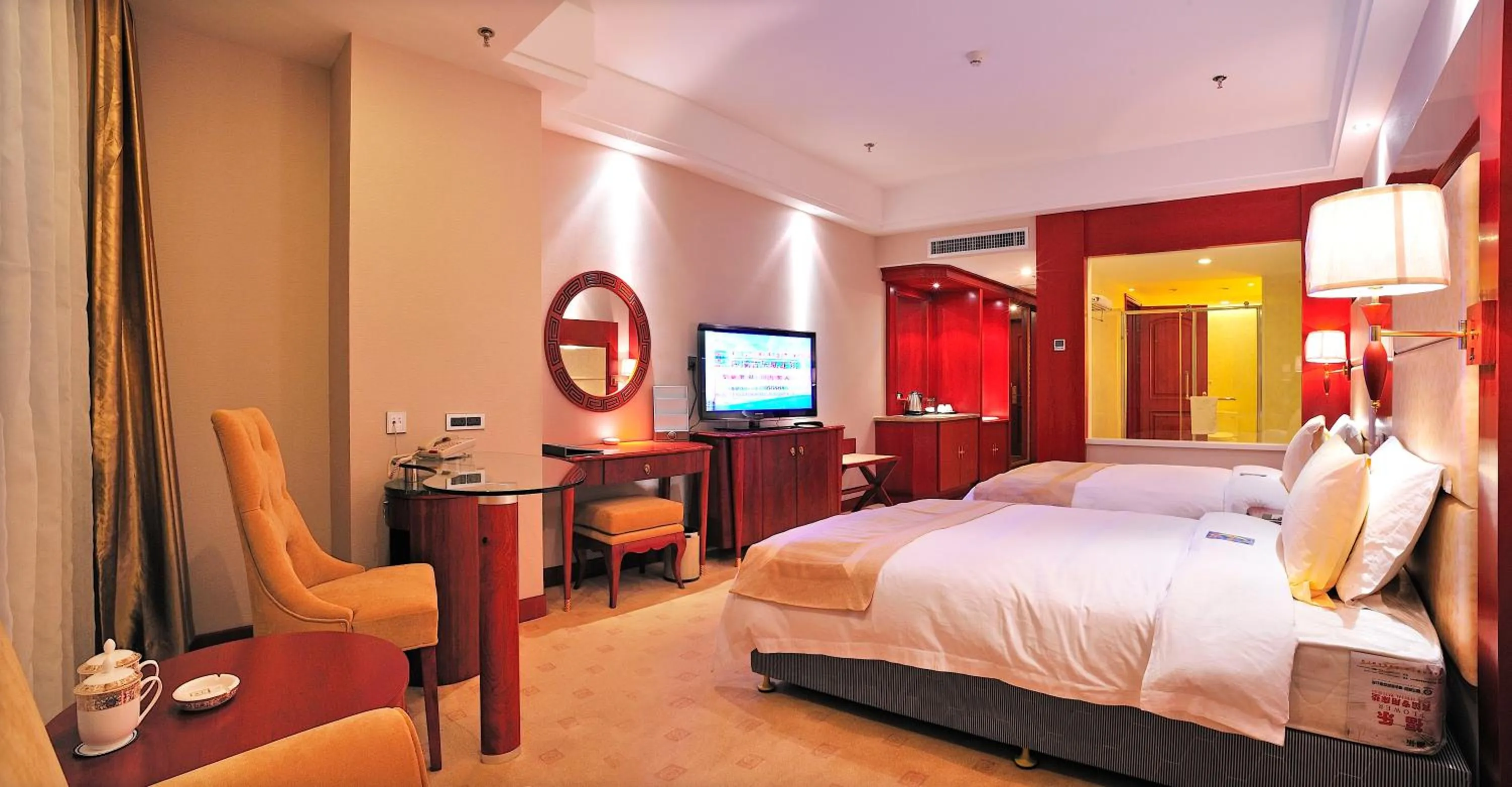 Photo of the whole room, Bed in Uiles Hotel