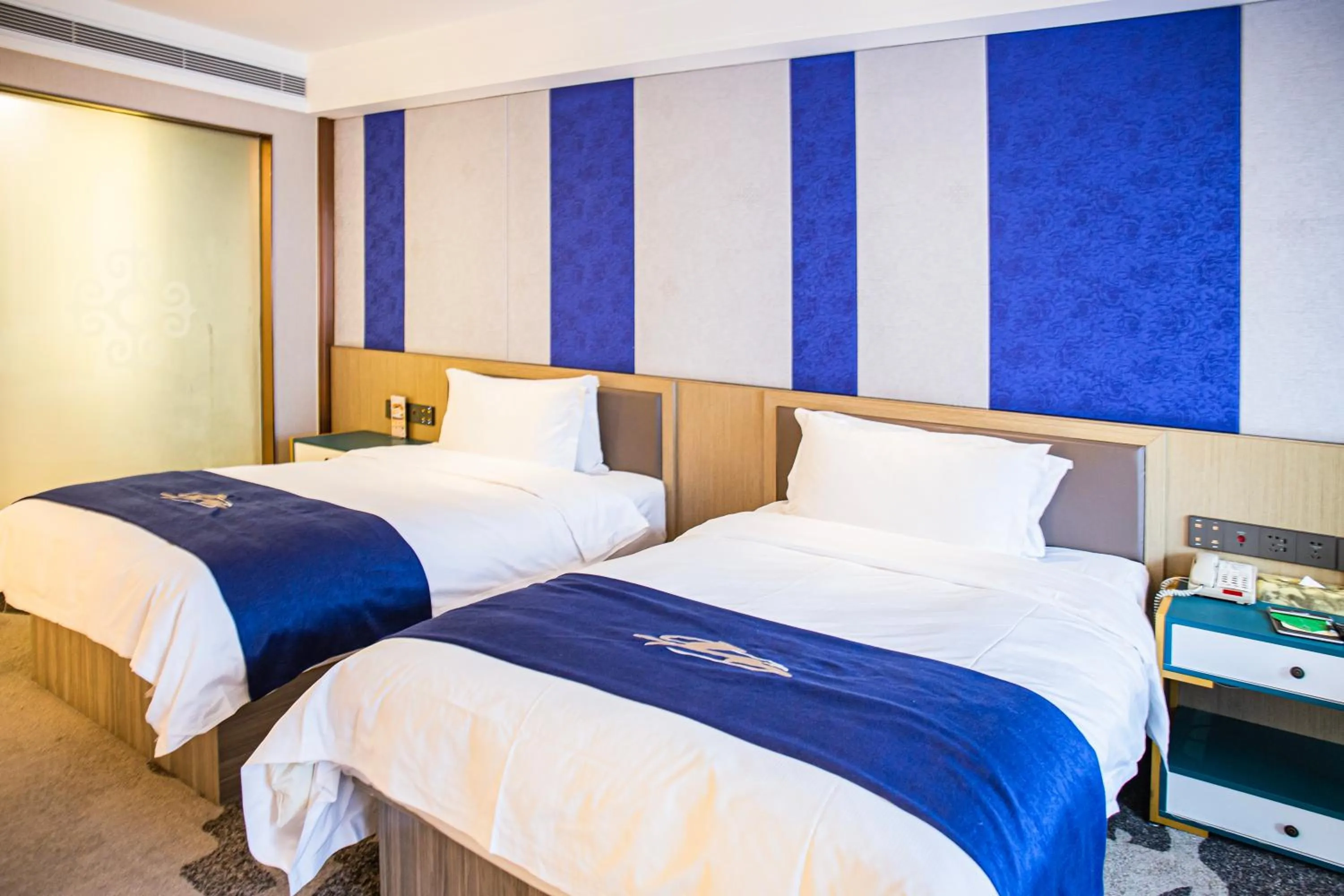 Photo of the whole room, Bed in Uiles Hotel