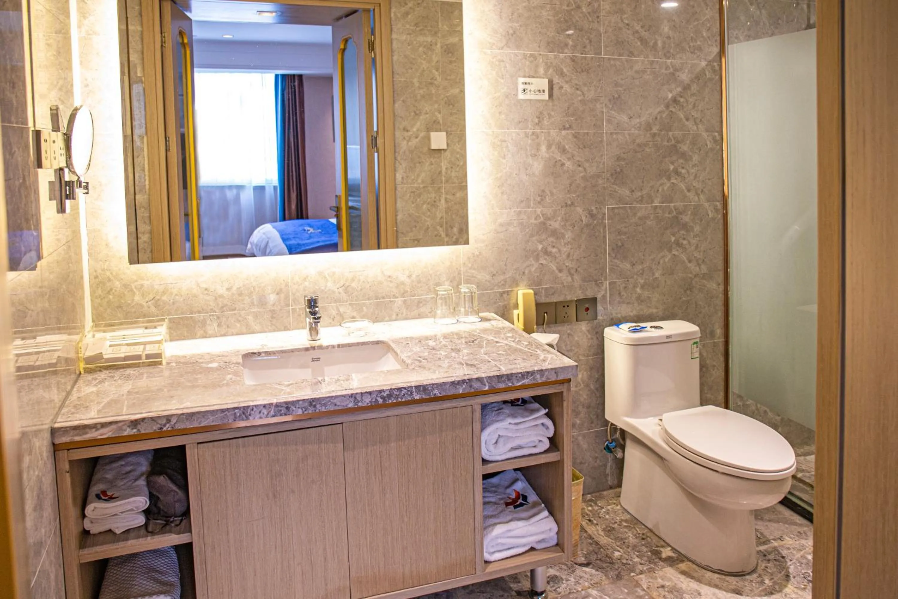 Toilet in Uiles Hotel