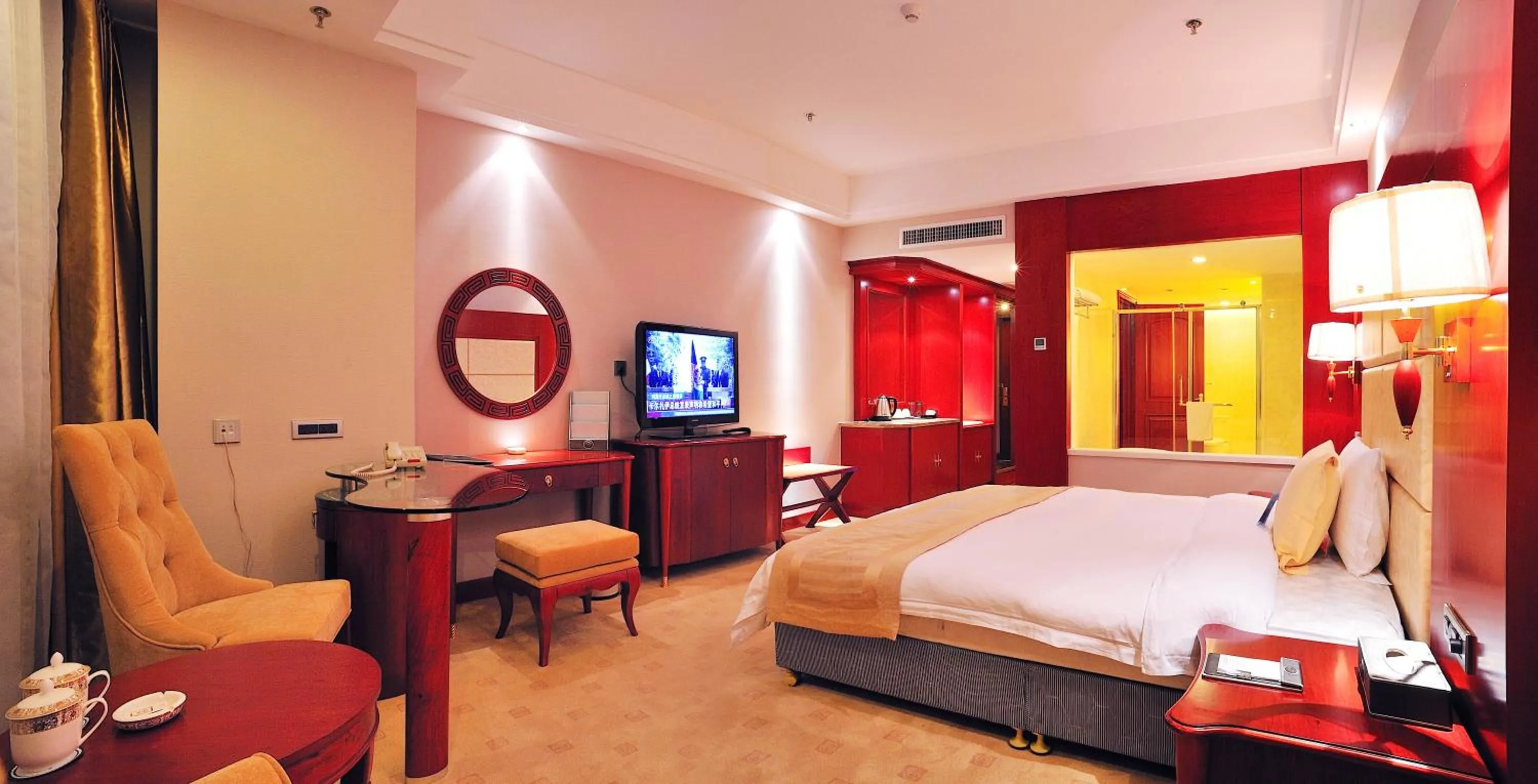 Photo of the whole room, Bed in Uiles Hotel