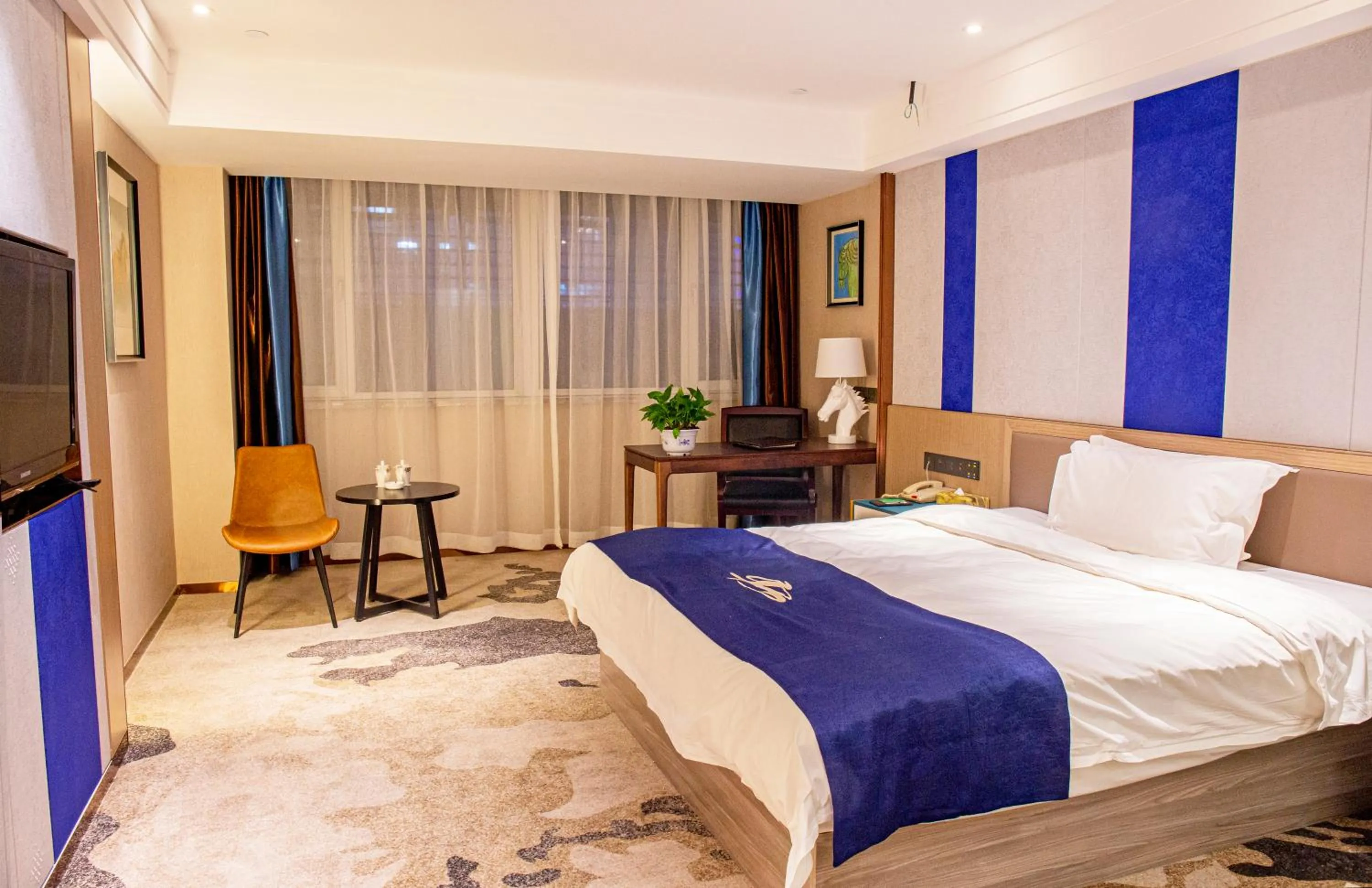 Photo of the whole room, Bed in Uiles Hotel