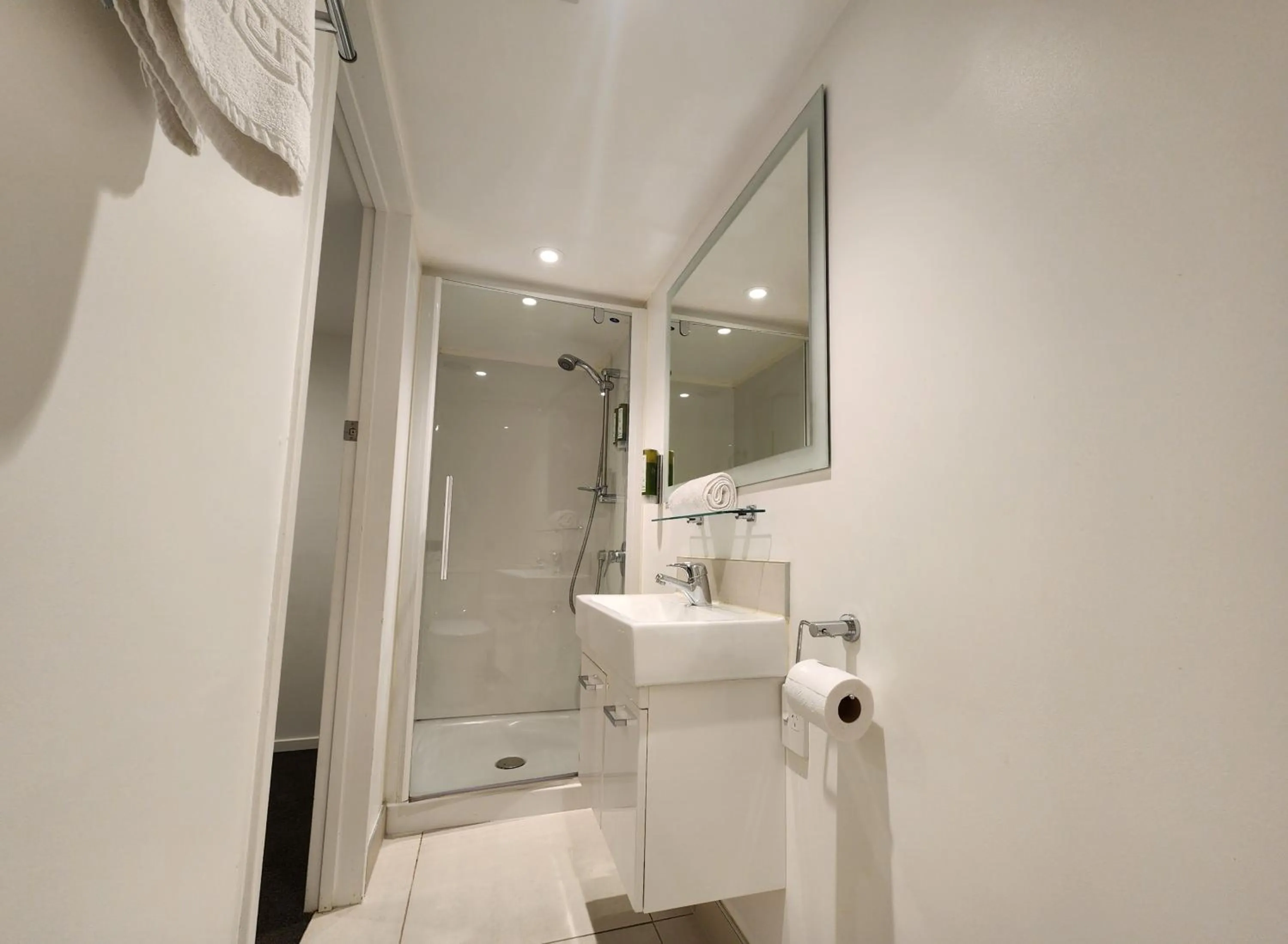 Shower in Pinewood Queenstown