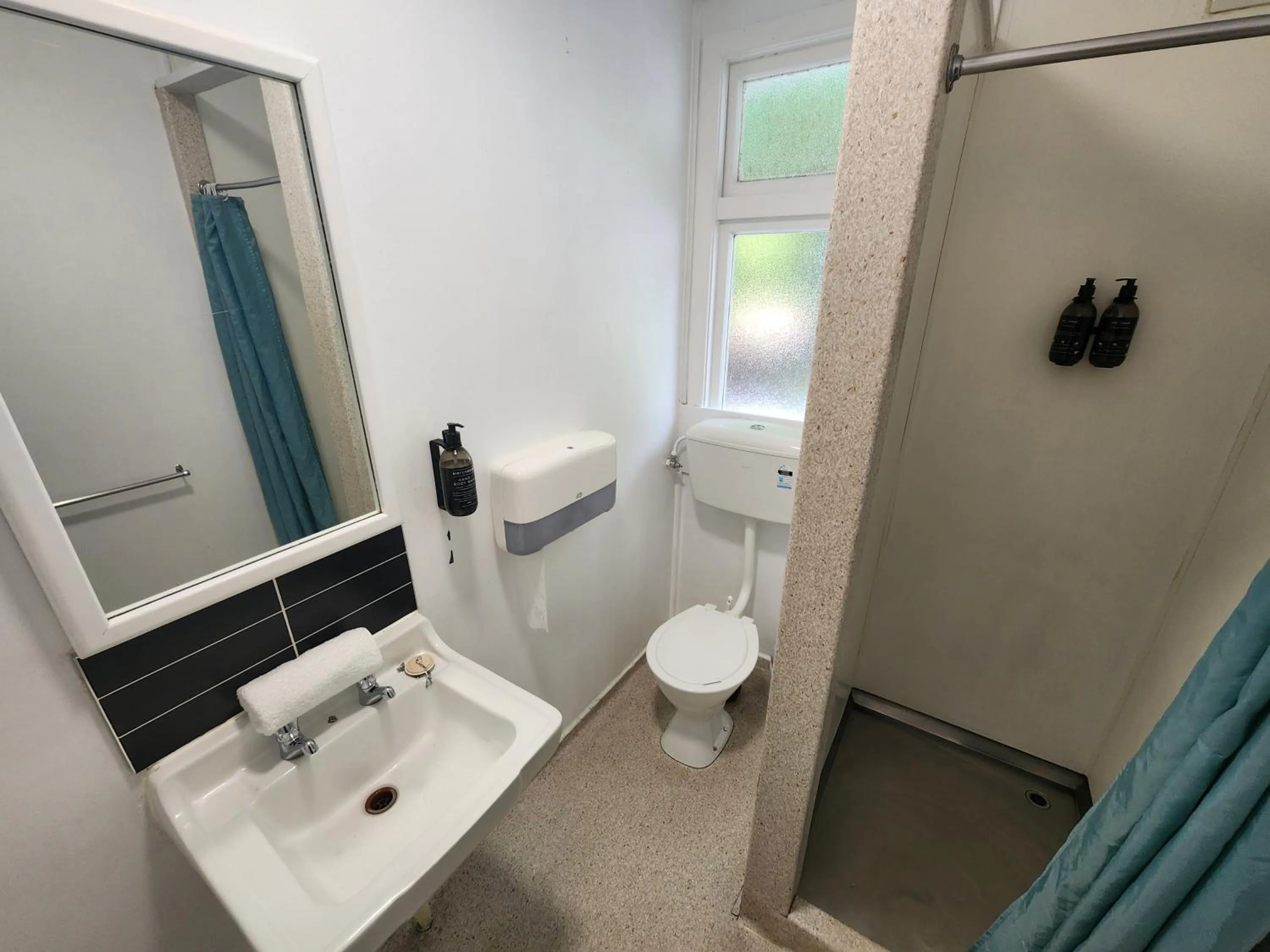 Shower in Pinewood Queenstown