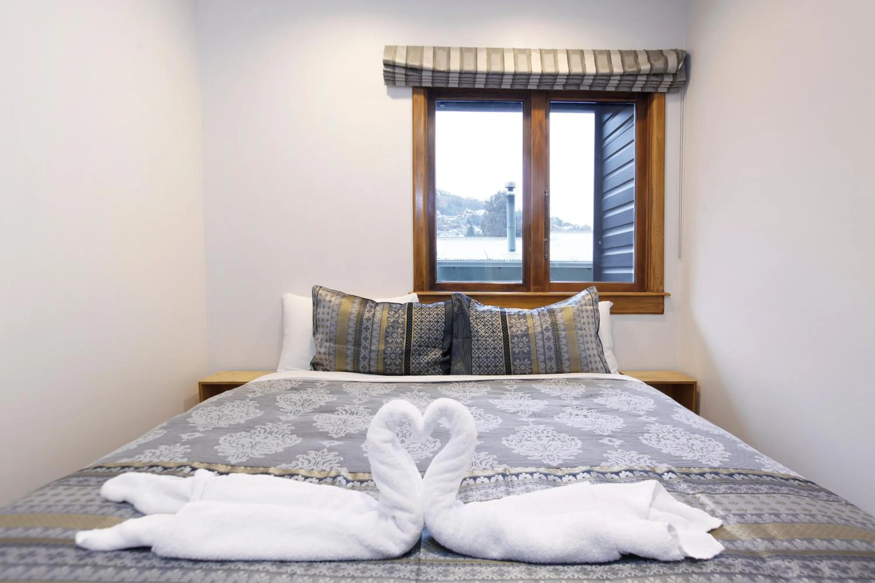 Bedroom, Bed in Pinewood Queenstown