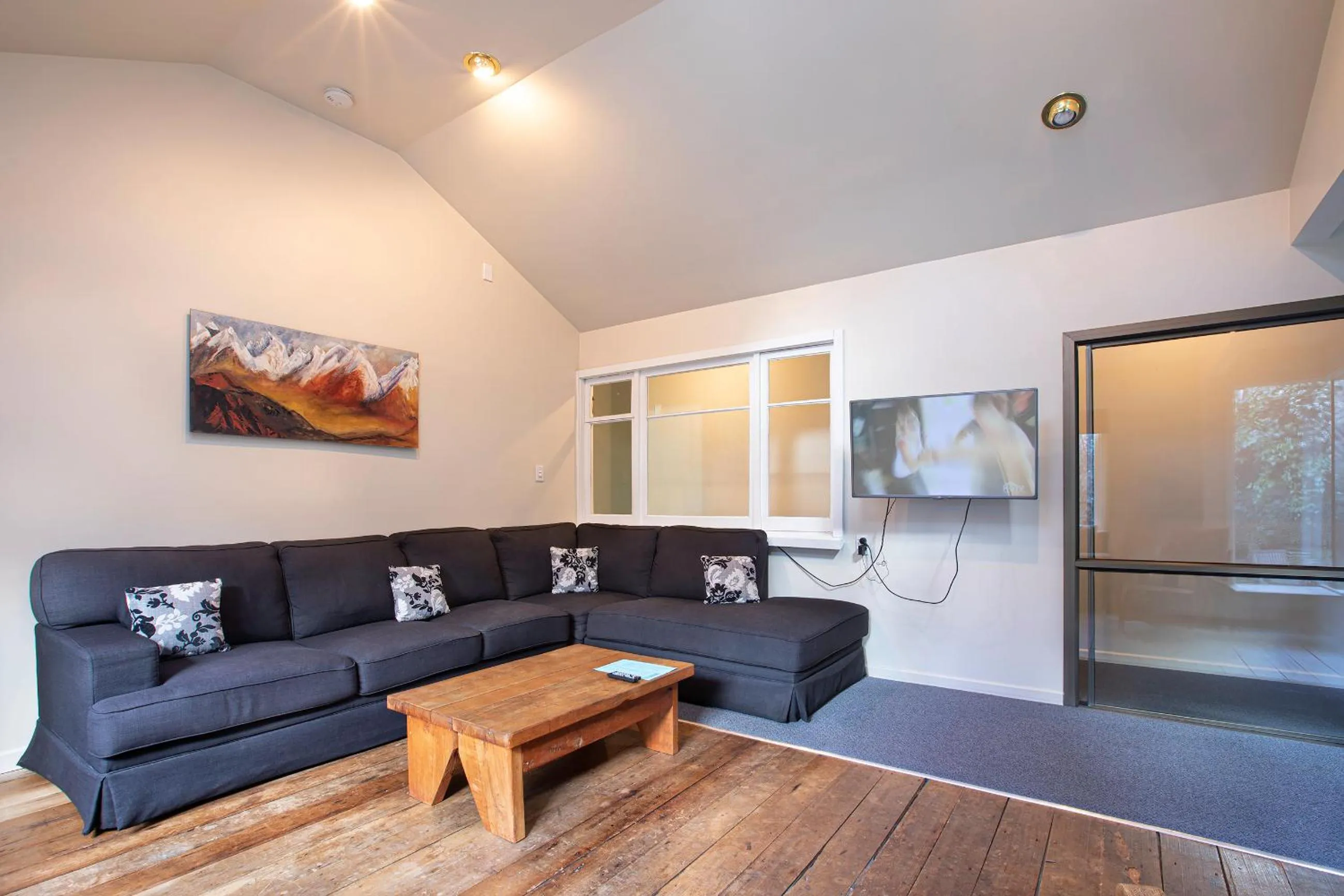 TV and multimedia in Pinewood Queenstown