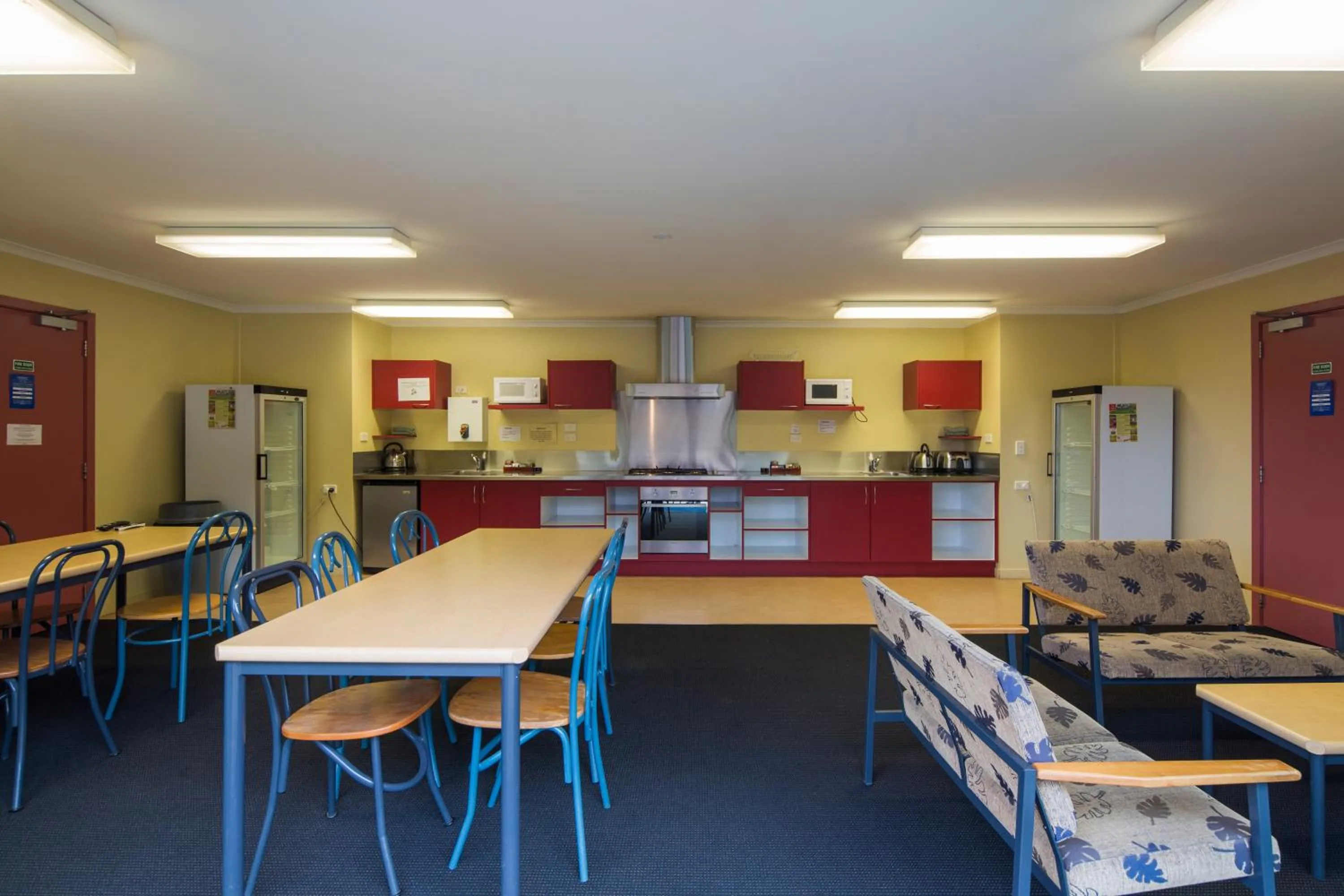 Communal kitchen in Pinewood Queenstown
