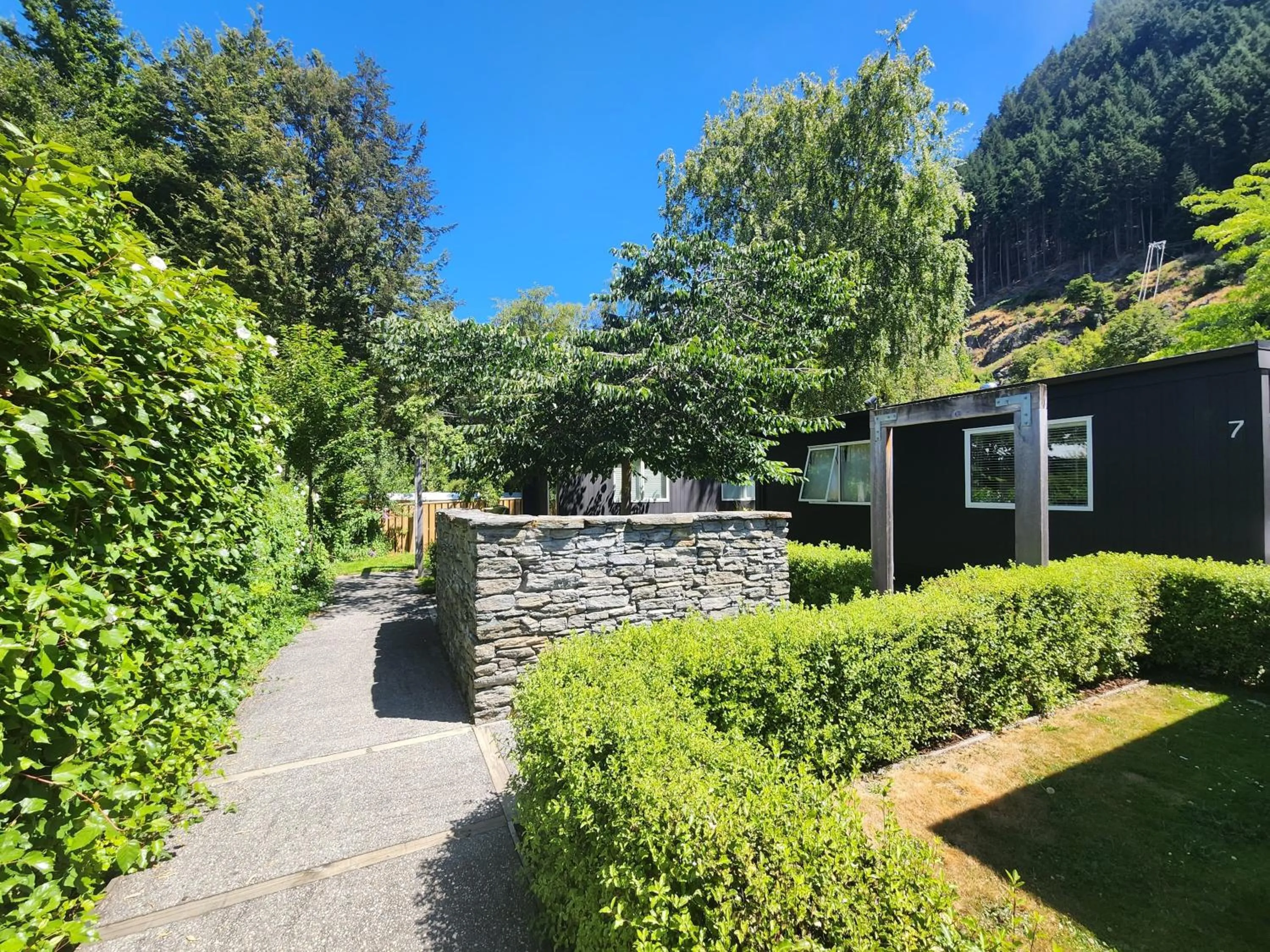 Garden in Pinewood Queenstown