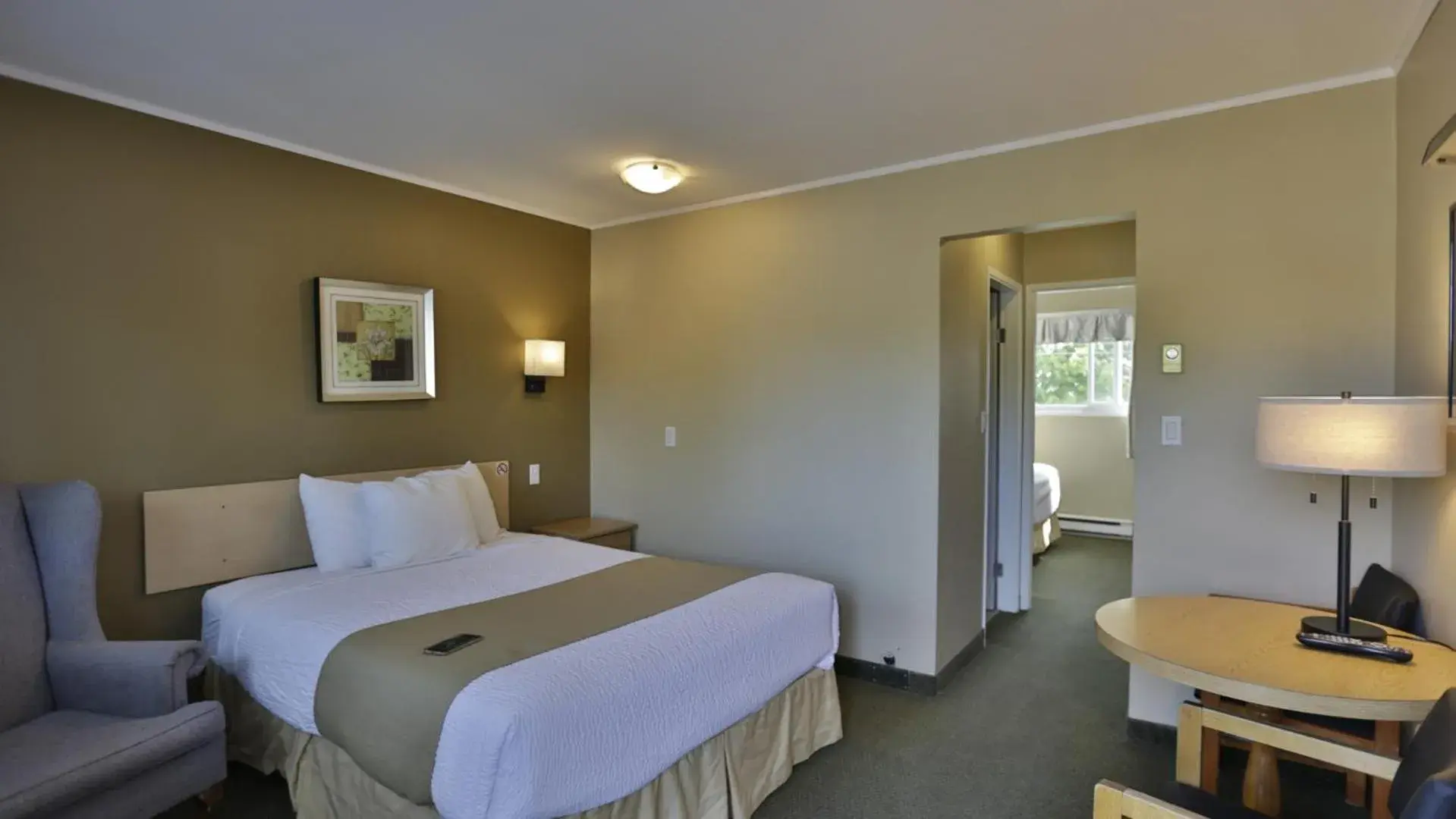 Standard Queen Room in Diplomat Motel Standard Queen Room in Diplomat Motel