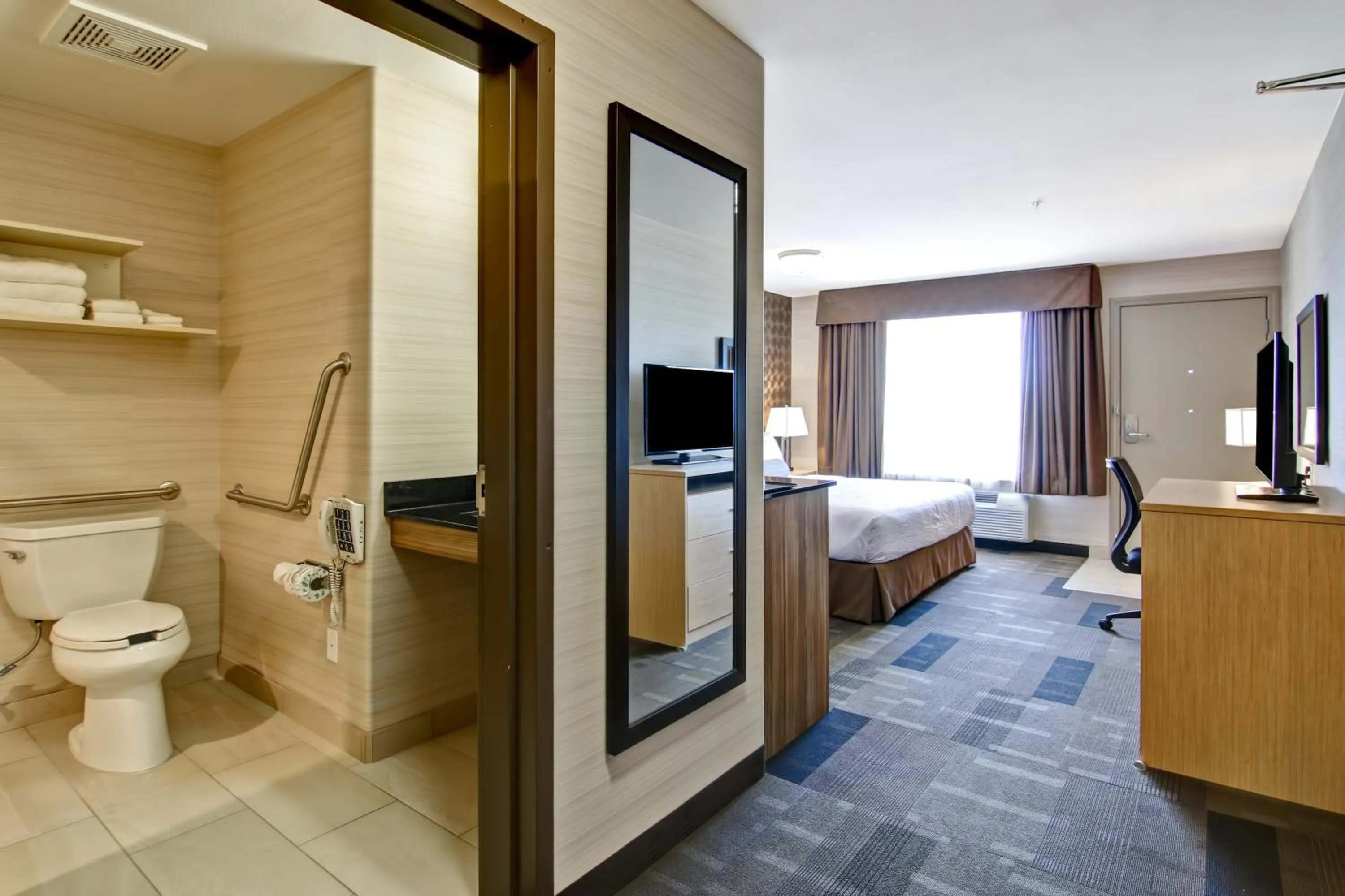 Shower, Bed in Canalta St.Paul