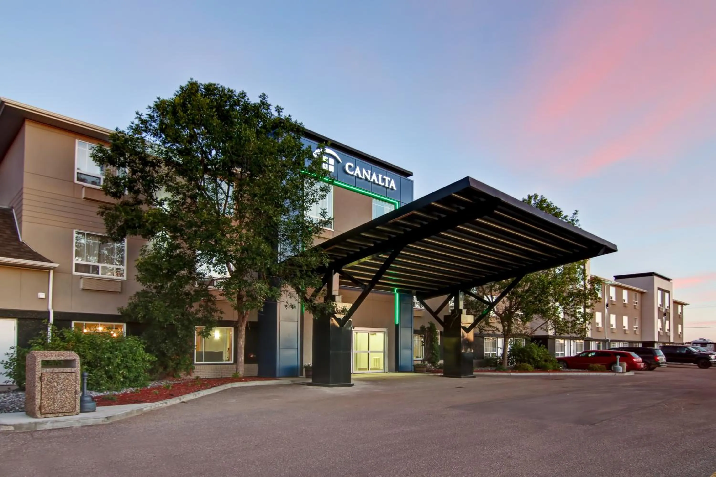 Facade/entrance in Canalta St.Paul