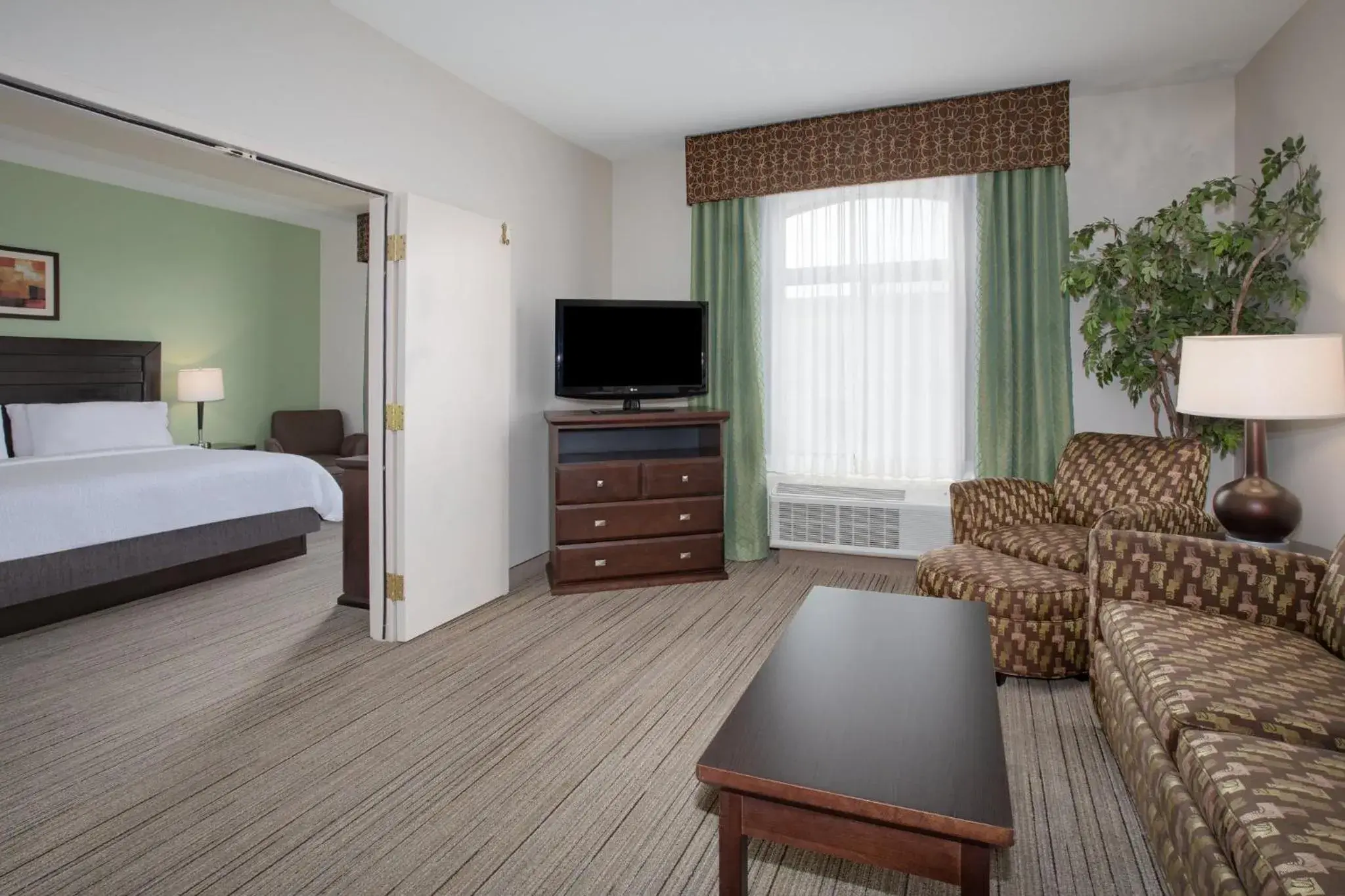 King Suite with Bath Tub - Disability Accessible in Holiday Inn Express & Suites Oro Valley-Tucson North by IHG King Suite with Bath Tub - Disability Accessible in Holiday Inn Express & Suites Oro Valley-Tucson North by IHG