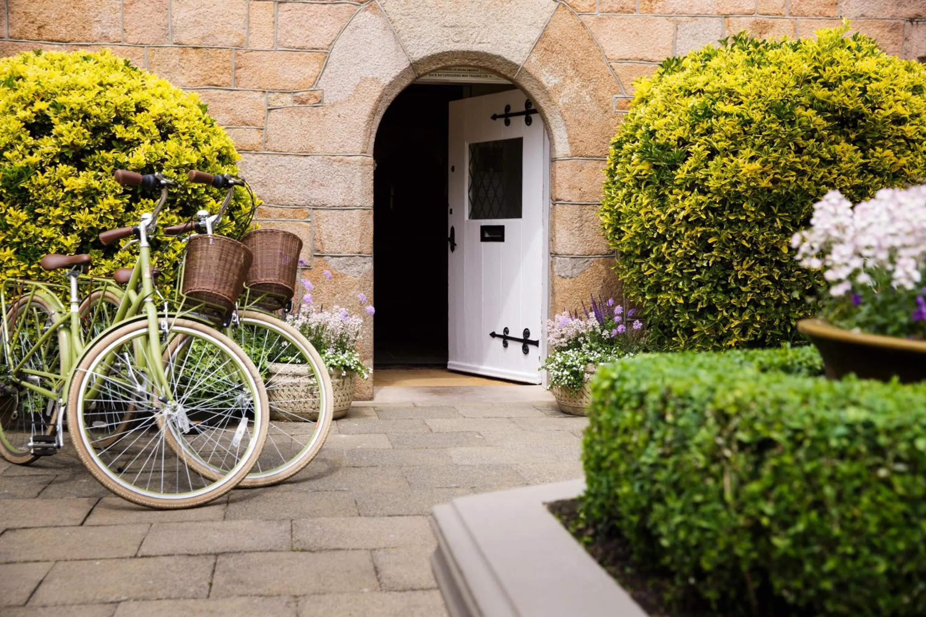 Facade/entrance in Greenhills Country Hotel