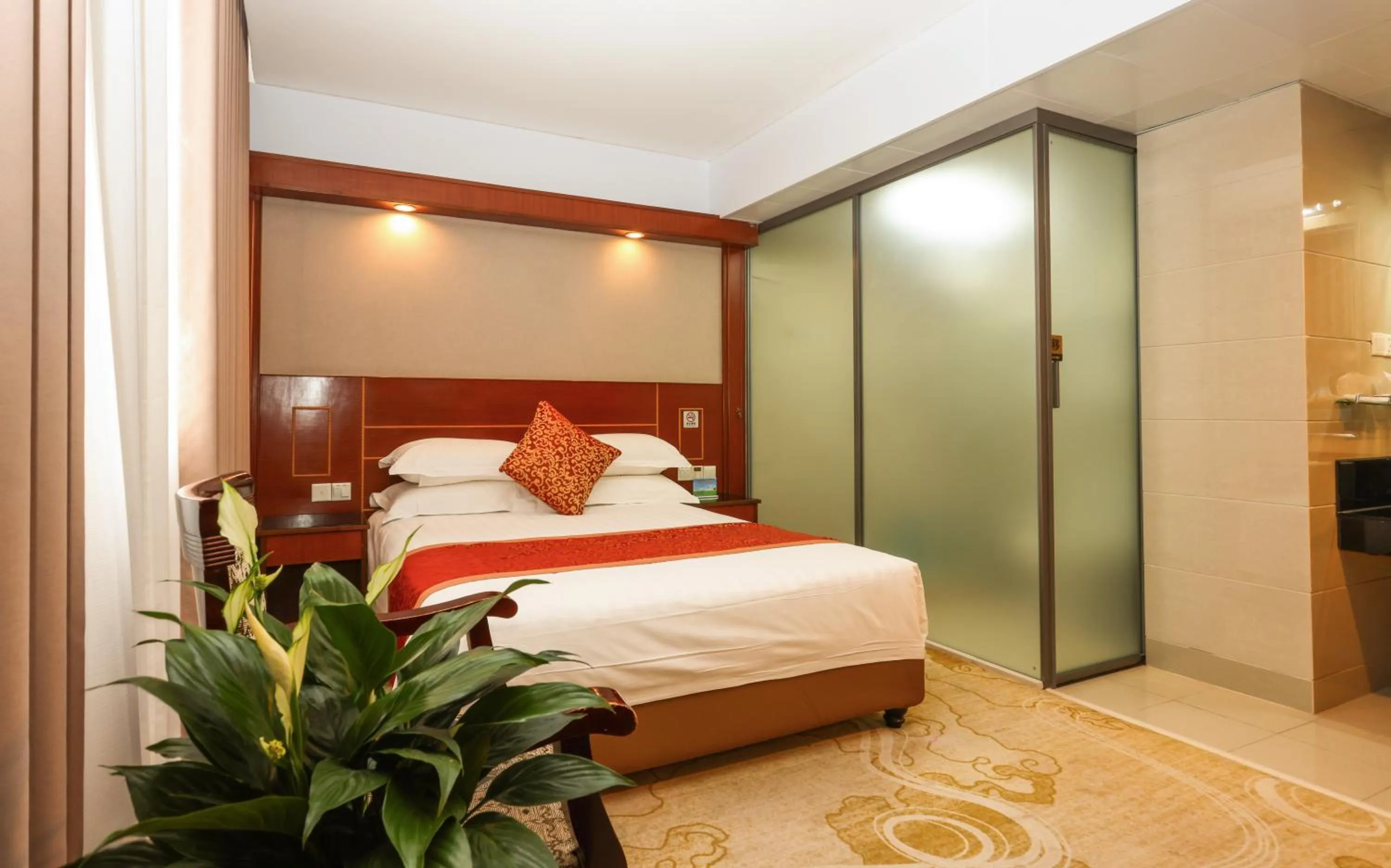 Property building, Bed in Shanghai YUHANG Hotel