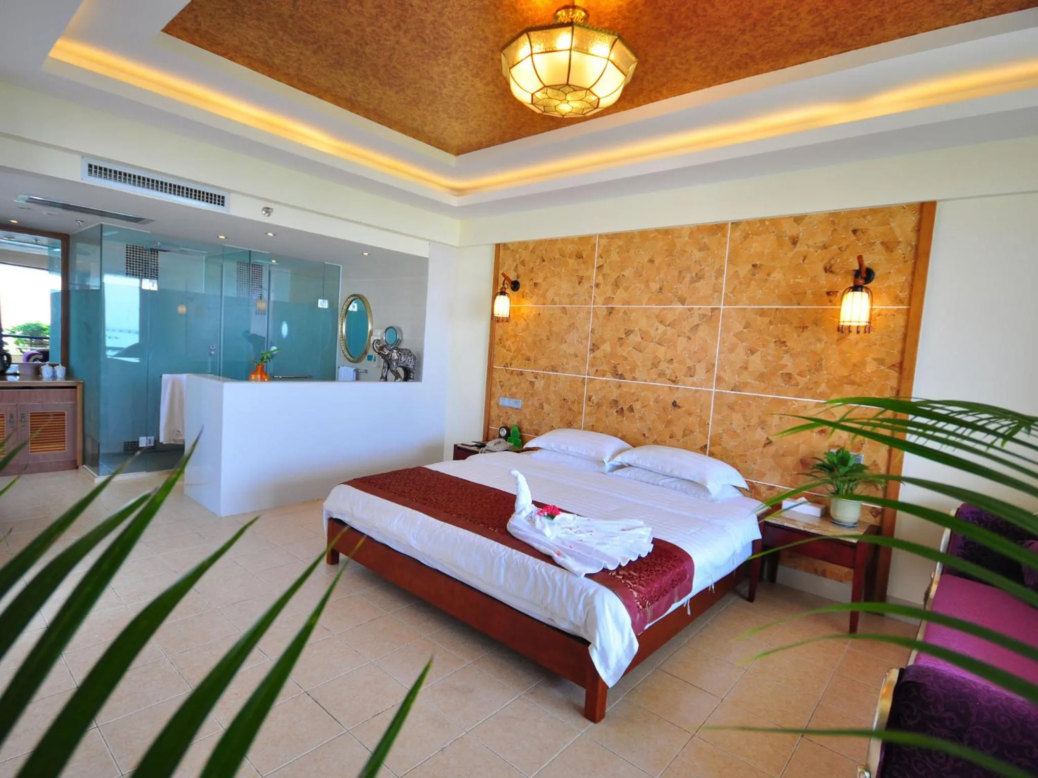 Bedroom, Bed in Palm Beach Resort & Spa