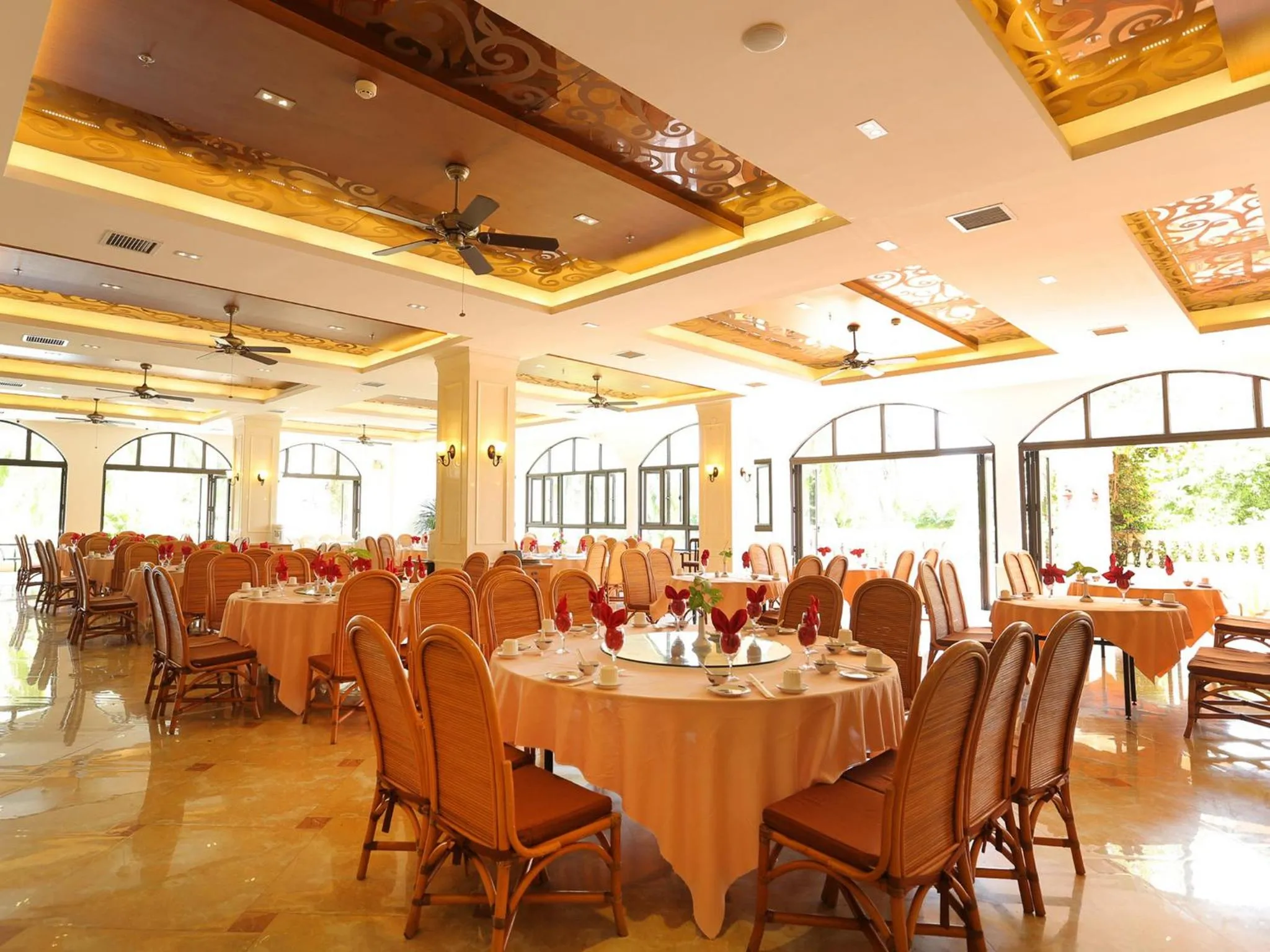 Restaurant/places to eat in Palm Beach Resort & Spa