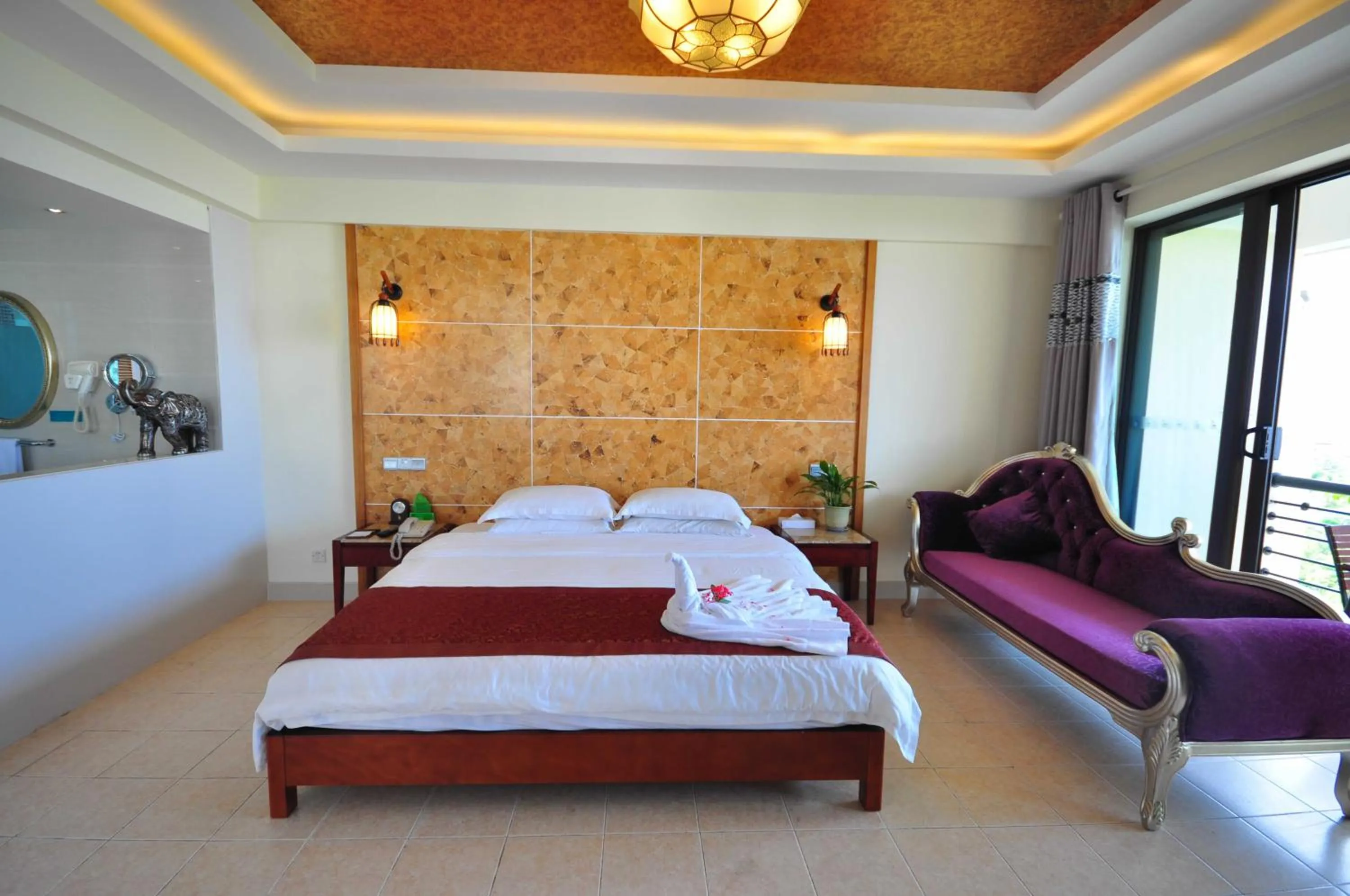 Bedroom, Bed in Palm Beach Resort & Spa