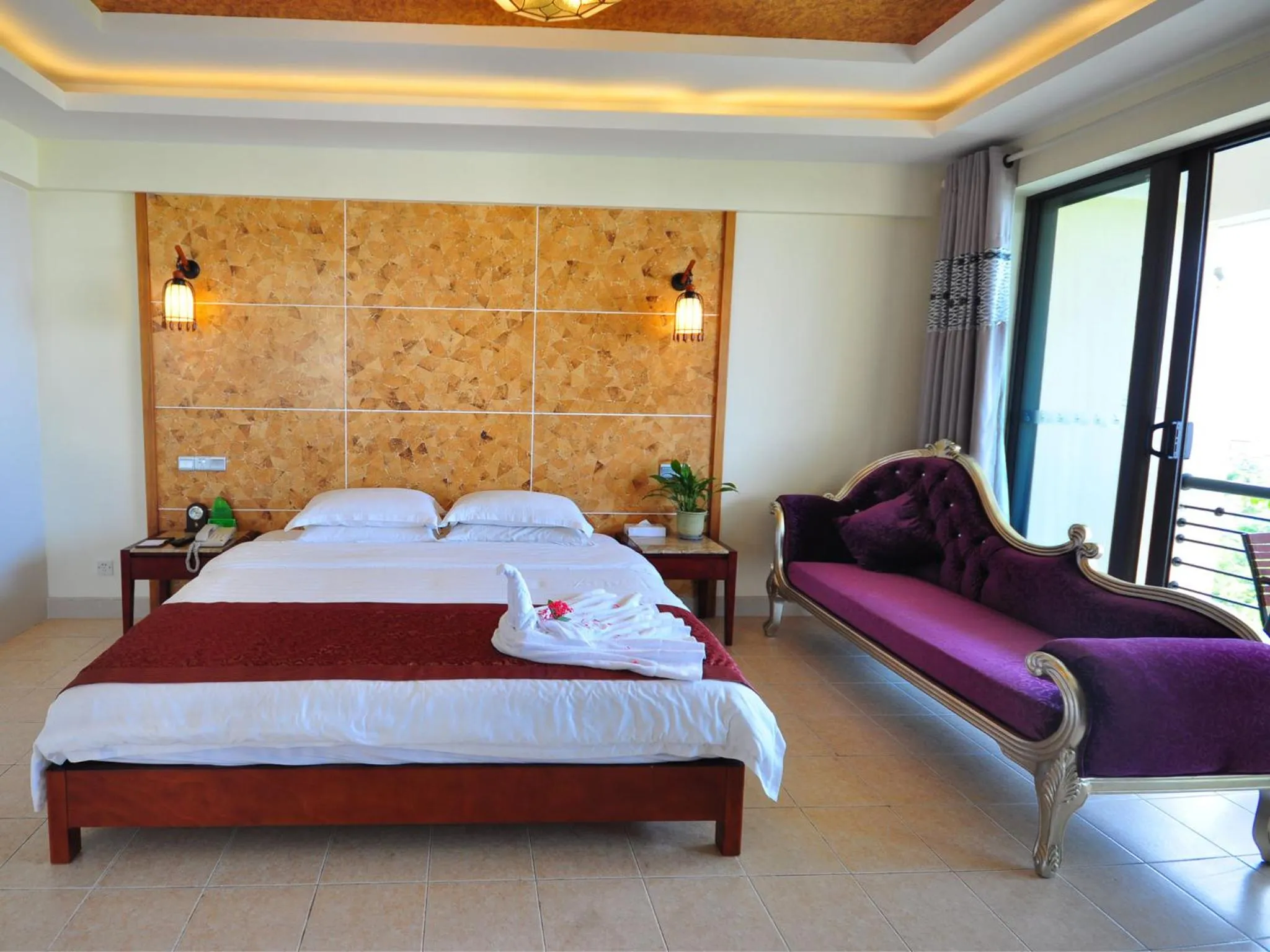 Bedroom, Bed in Palm Beach Resort & Spa