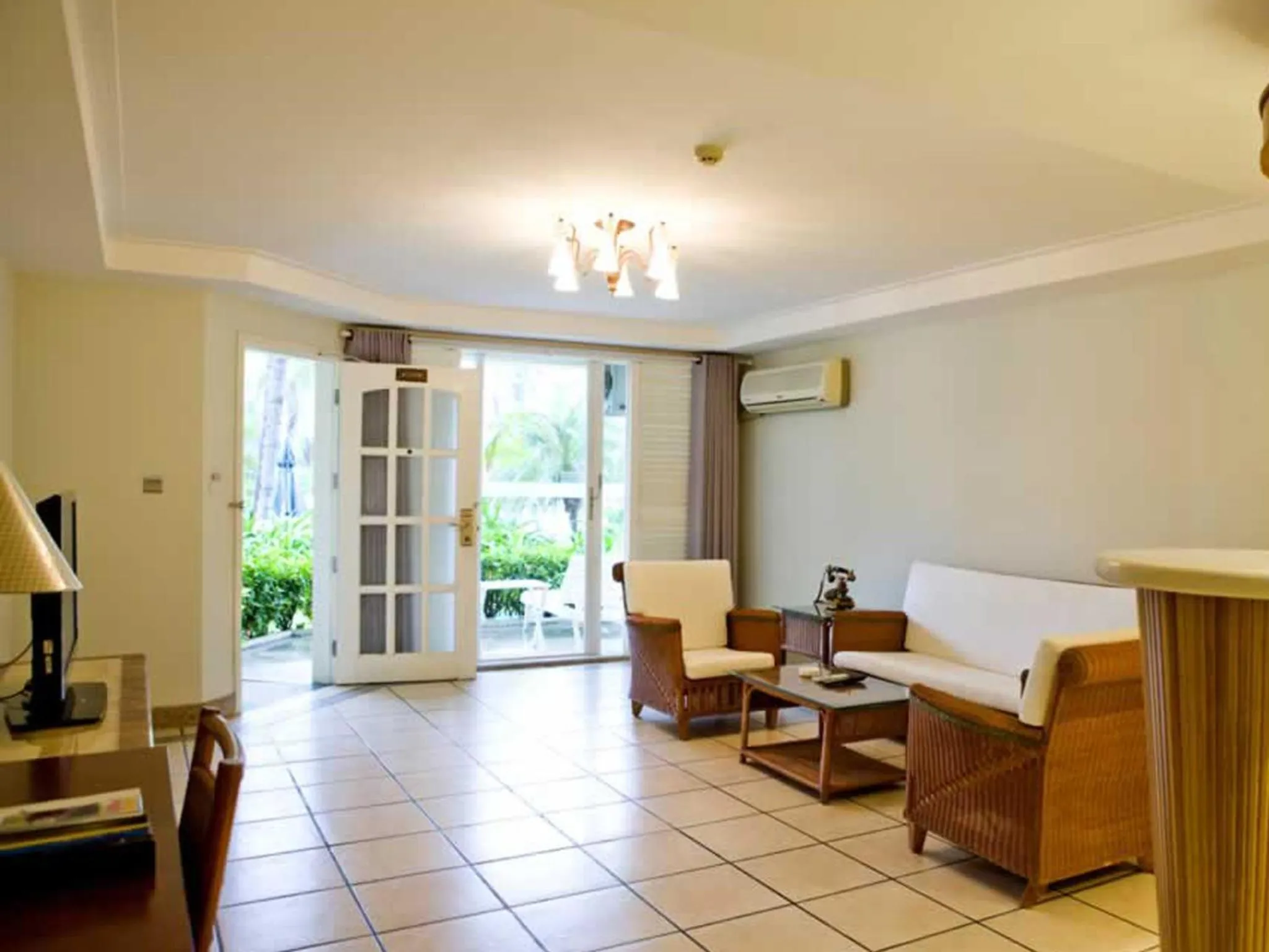 Living room in Palm Beach Resort & Spa